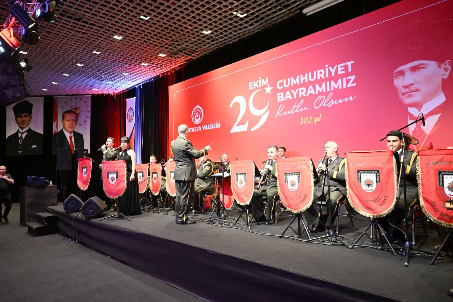 C U M H U R I Y E T I N 102 N C I Y I L I R E S E P S I Y O N L A K 990068 293761