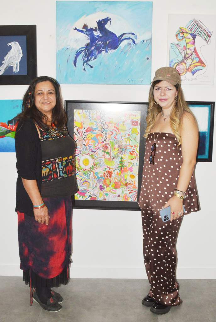 C U M H U R I Y E T S E R G I S I N D E B U L U S M A 991105 294056