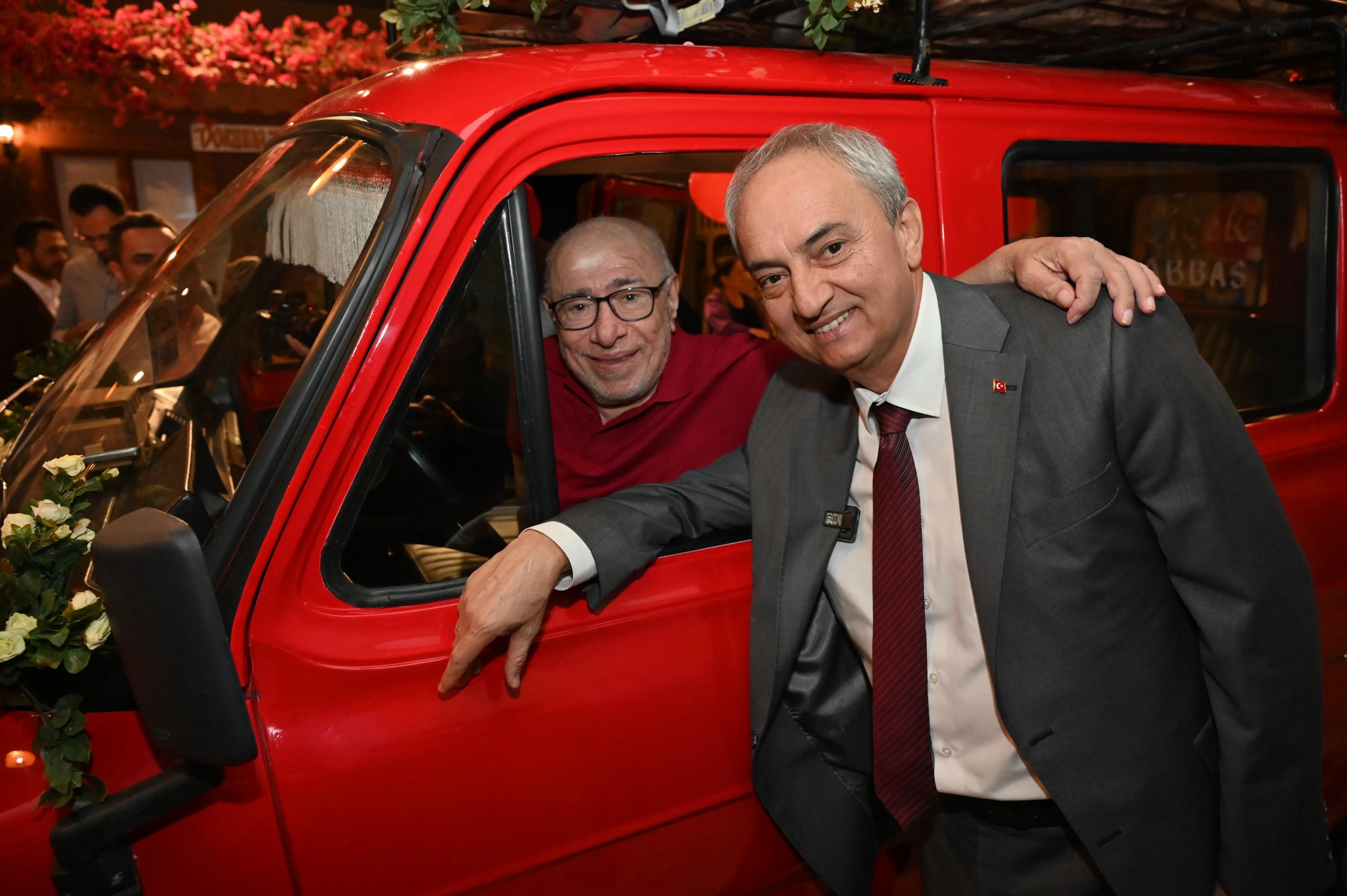 Cicek Abbas, Yillar Sonra Kepezde Minibusuyle Bulustu 7