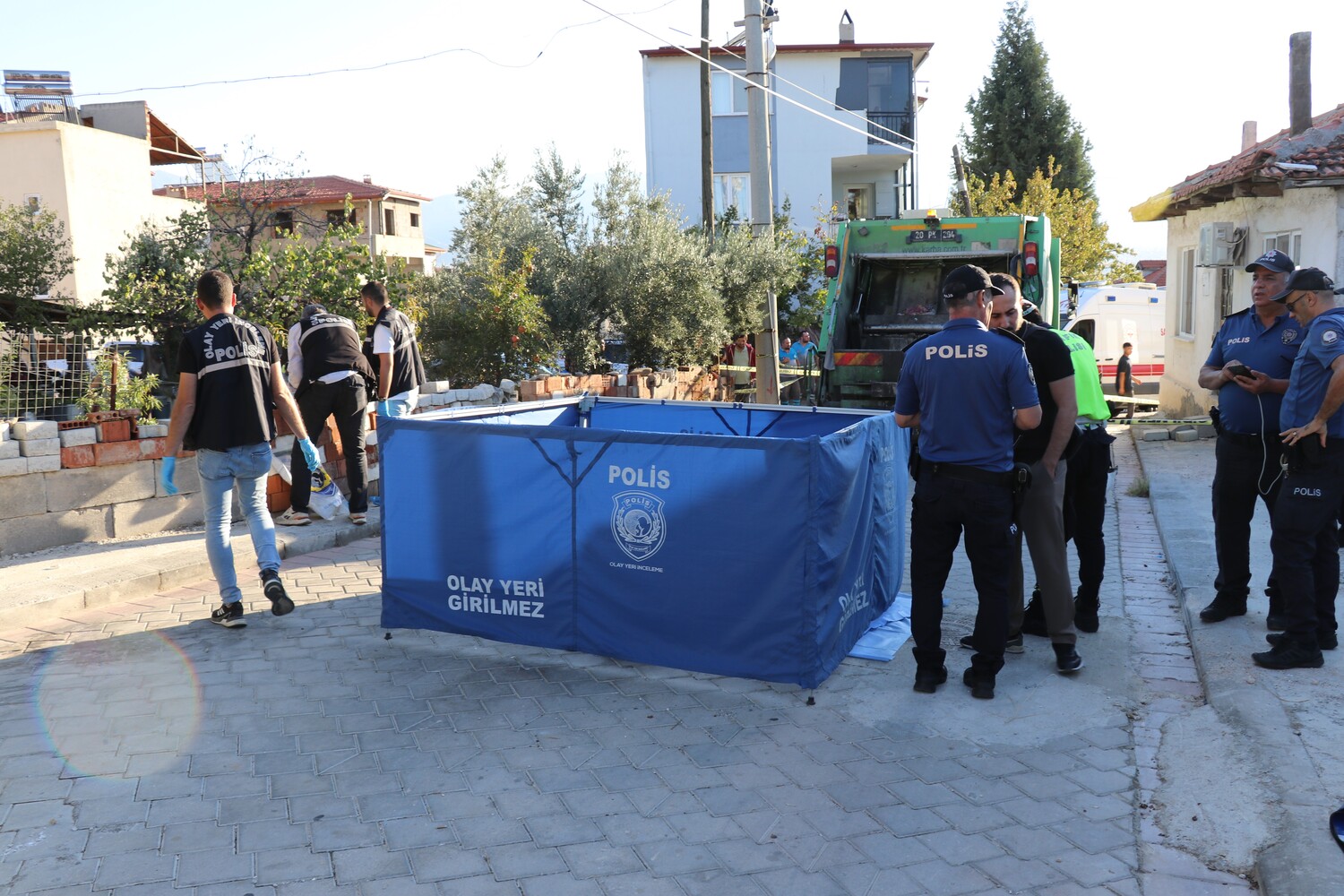 Cop Kamyonunun Altinda Can Verdi (1)