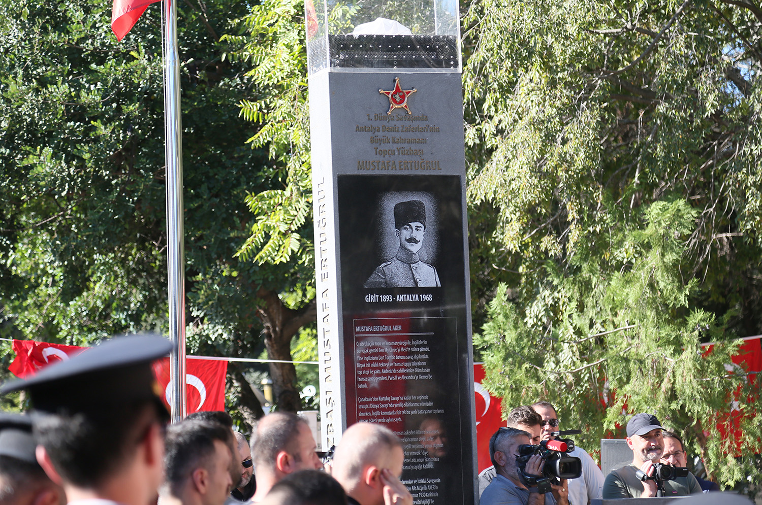 D U N Y A T A R I H I N D E I L K D E F A U C A K G E M I S I B A T 989229 293569