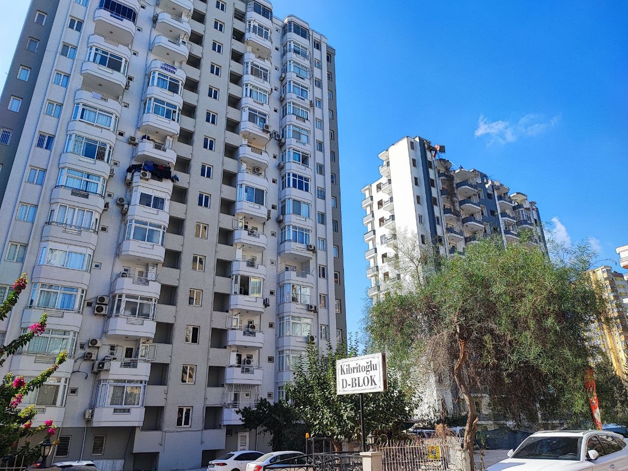 Depremde Hasar Gören Binaların Yıkımı Vatandaşlara O Günleri Hatırlatıyor (1)