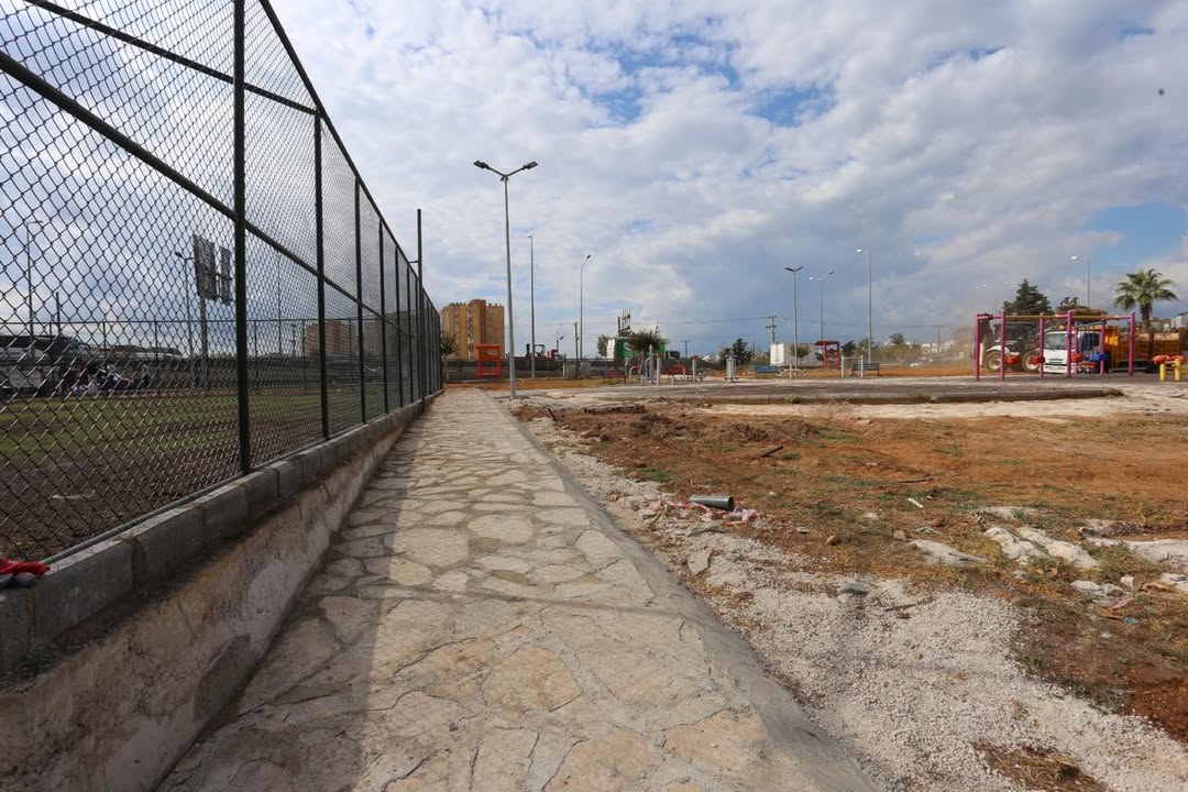 Düdenbaşı Mahallesi’nin Çocukları Için Verdiğimiz Sözü Tutuyoruz. Onların Hayalini Kurduğu Çim S (1)