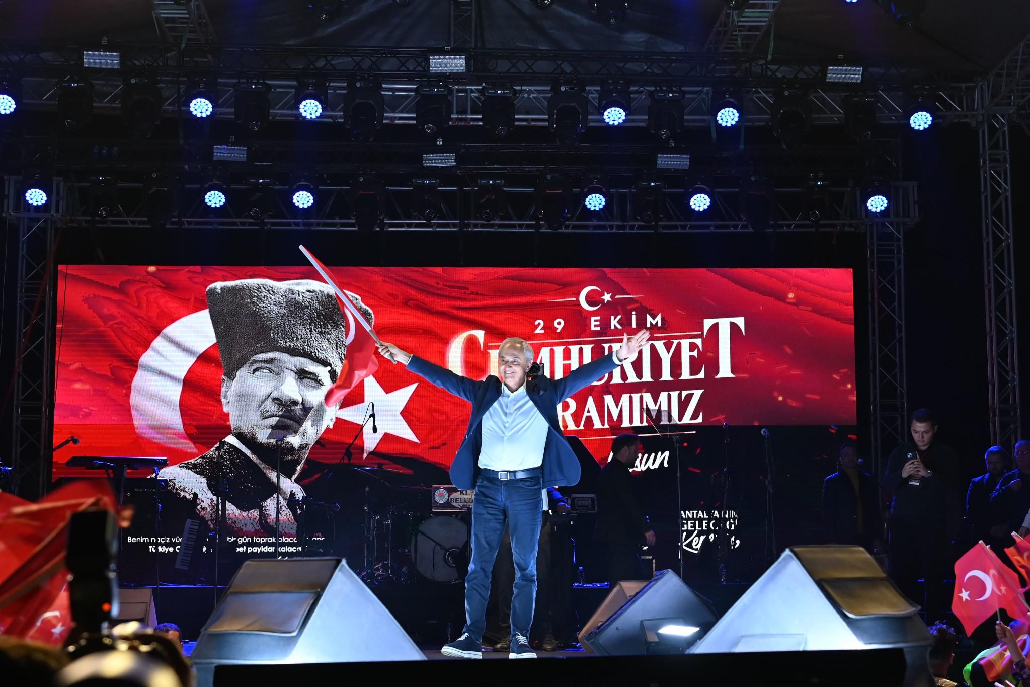 Edip Akbayram Genclik Parki, Cumhuriyet Coskusuyla Acildi 12