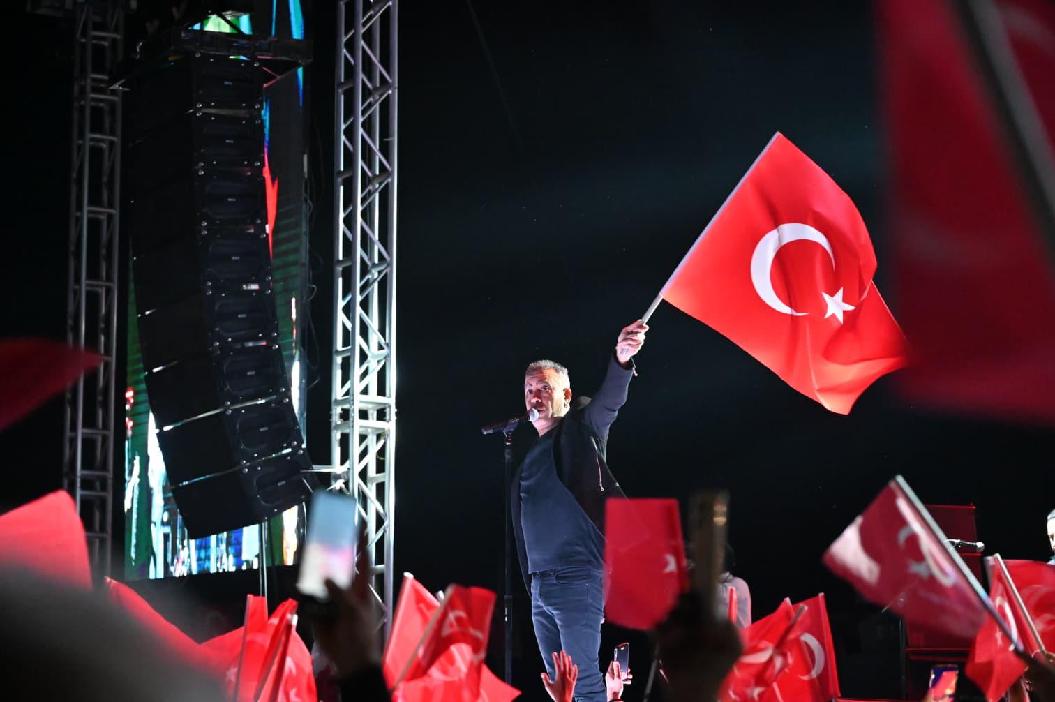 Edip Akbayram Genclik Parki, Cumhuriyet Coskusuyla Acildi 3