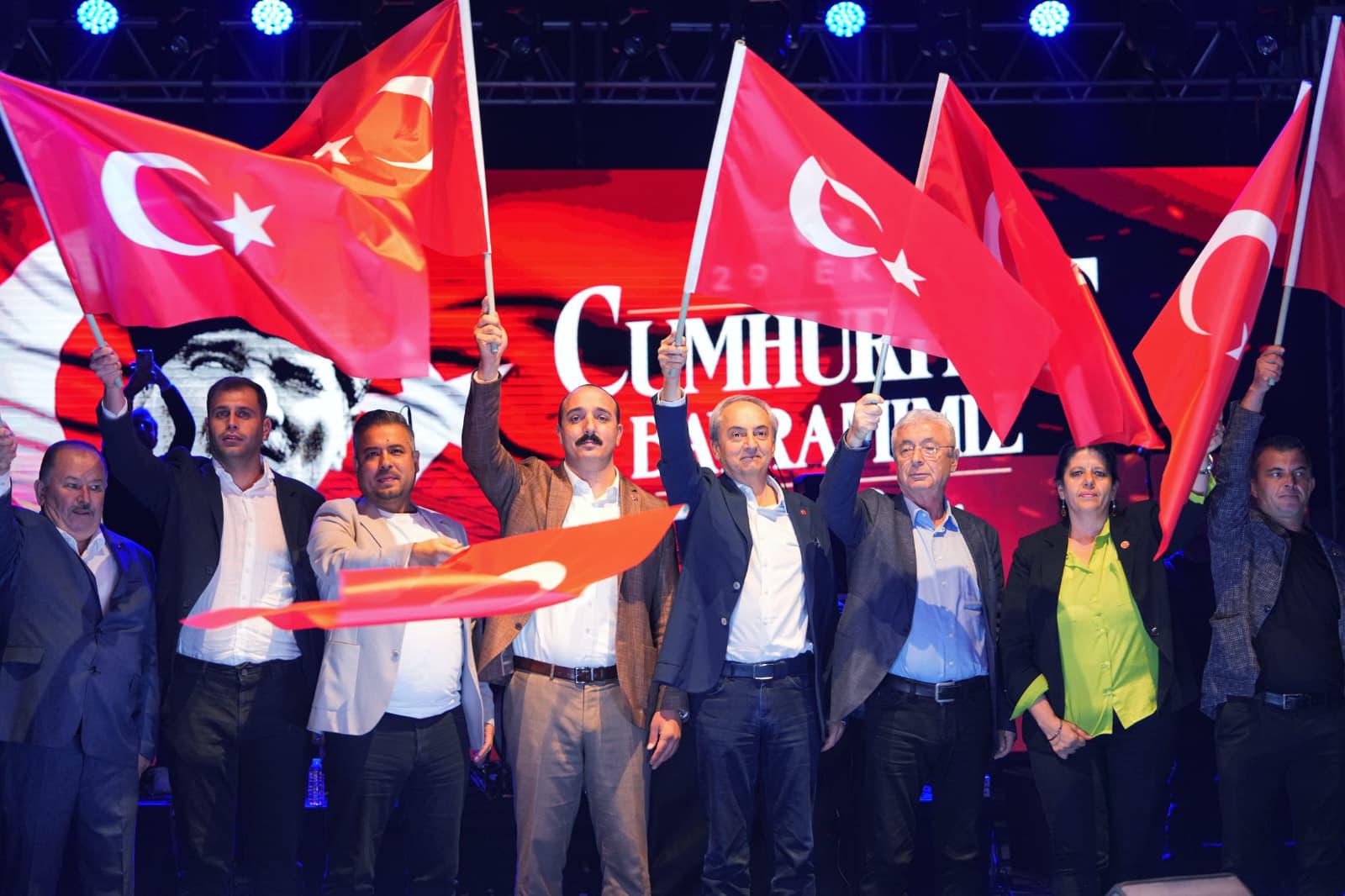 Edip Akbayram Genclik Parki, Cumhuriyet Coskusuyla Acildi 5