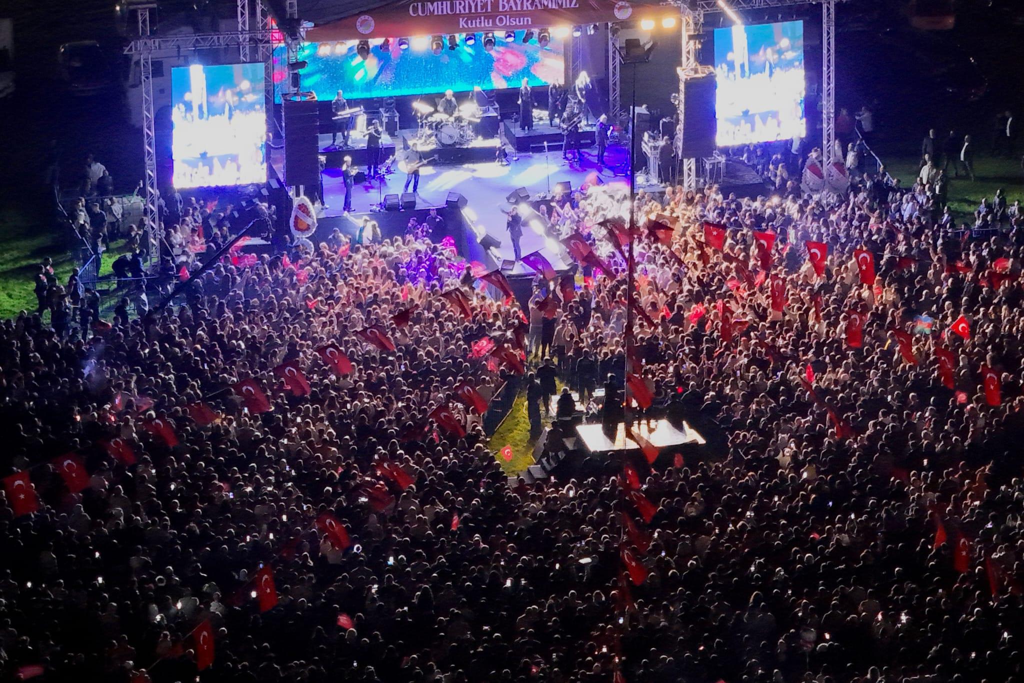 Edip Akbayram Genclik Parki, Cumhuriyet Coskusuyla Acildi 8