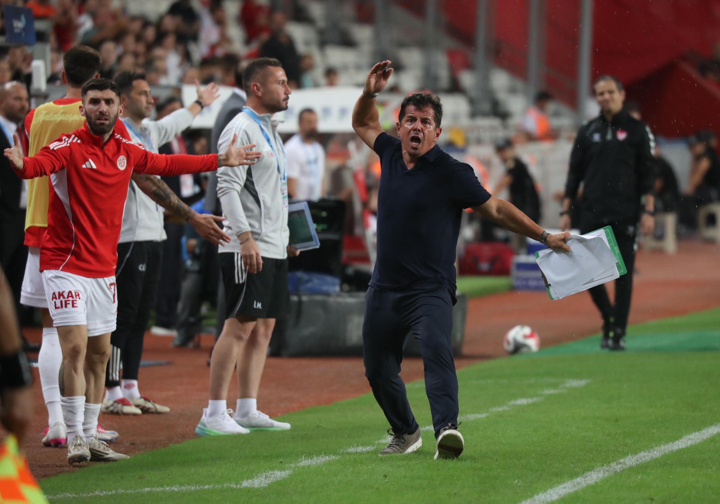 Emre Belozoglu.jpg (1)