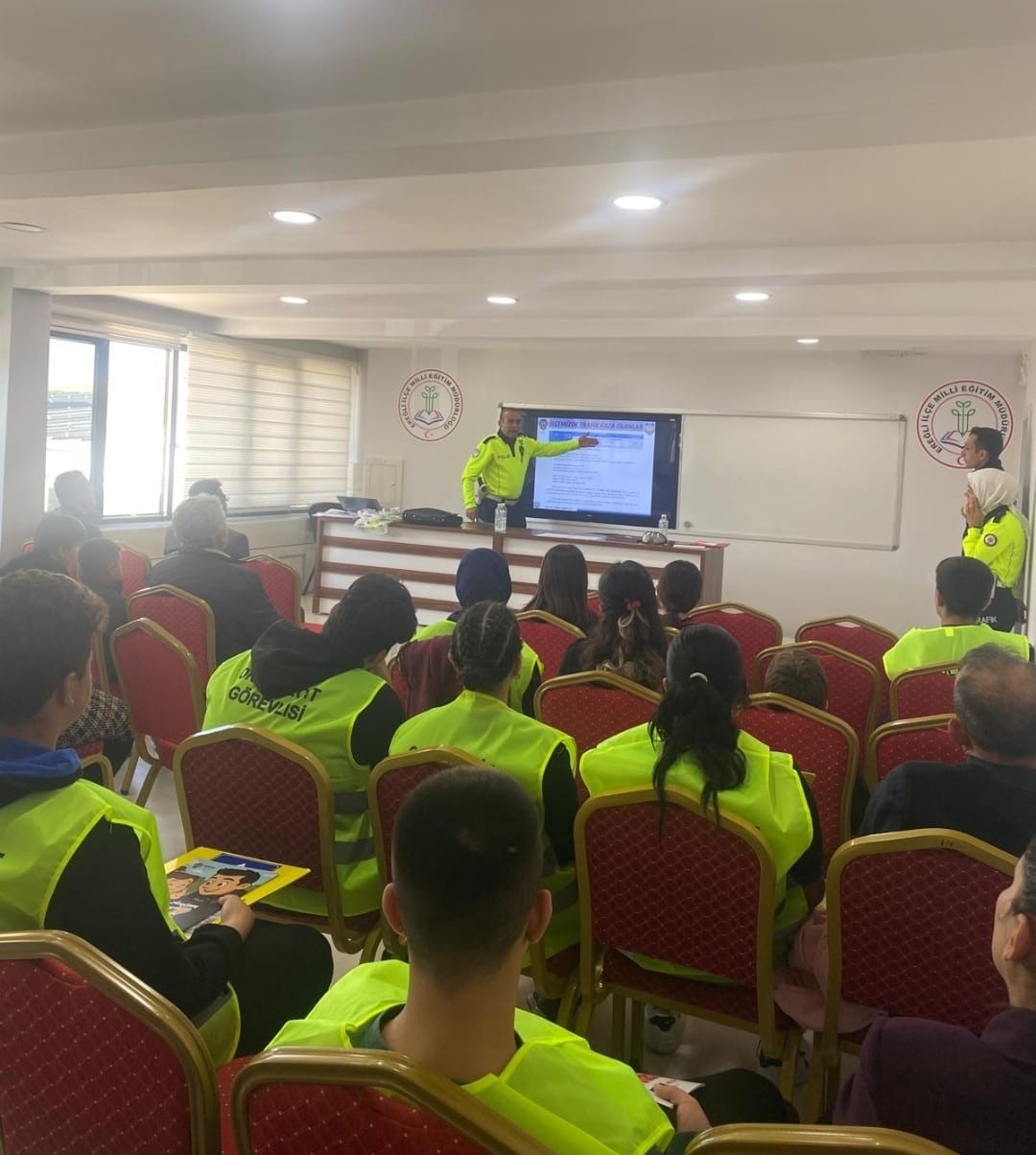 Ereğli’de Okul Geçit Görevlisi Öğrenciler Yeleklerini Giydi (1)
