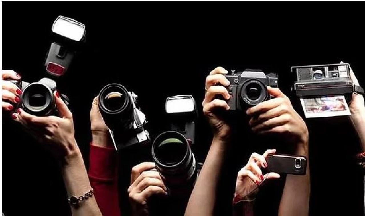 Gazeteciler Sözde Kutlanıyor Gerçekte Tutuklanıyor (2)