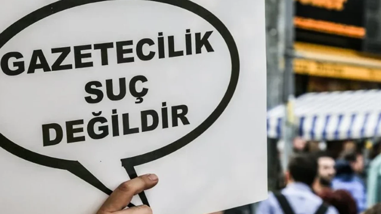 Gazeteciler Sözde Kutlanıyor Gerçekte Tutuklanıyor (3)