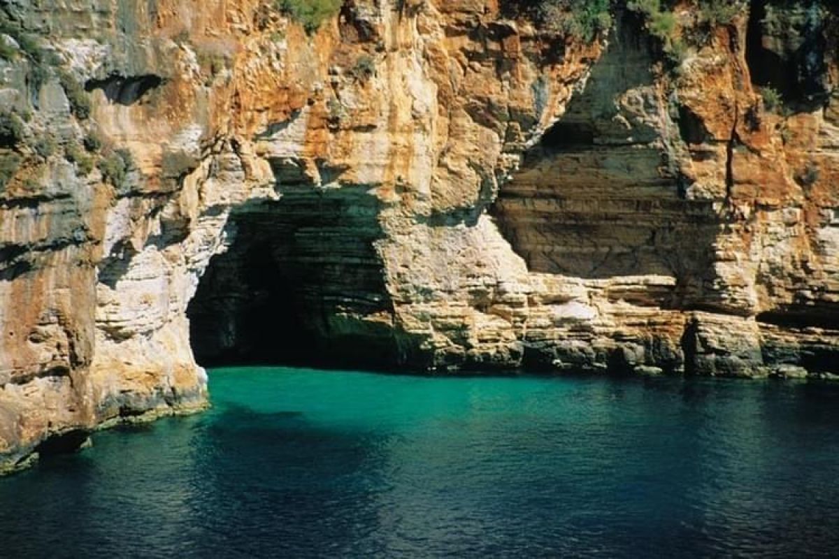 Guvercinlik Deniz Magarasi