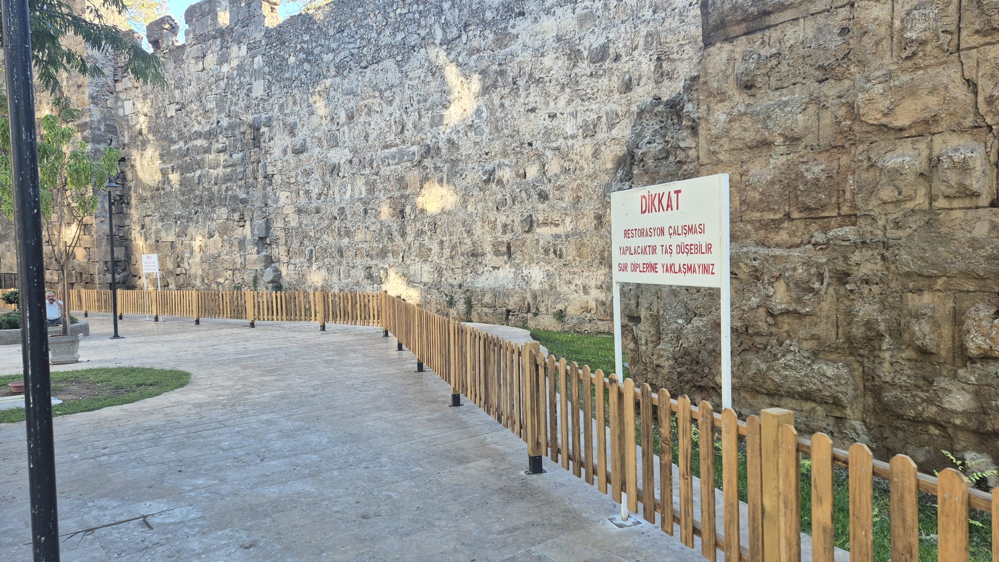 Hadrian Kapisi Restorasyon Krizi (1)