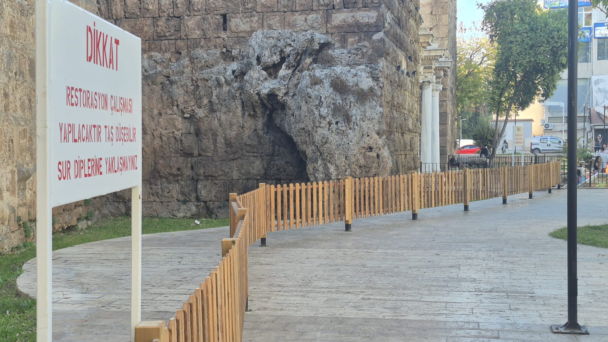 Hadrian Kapisi Restorasyon Krizi (2)