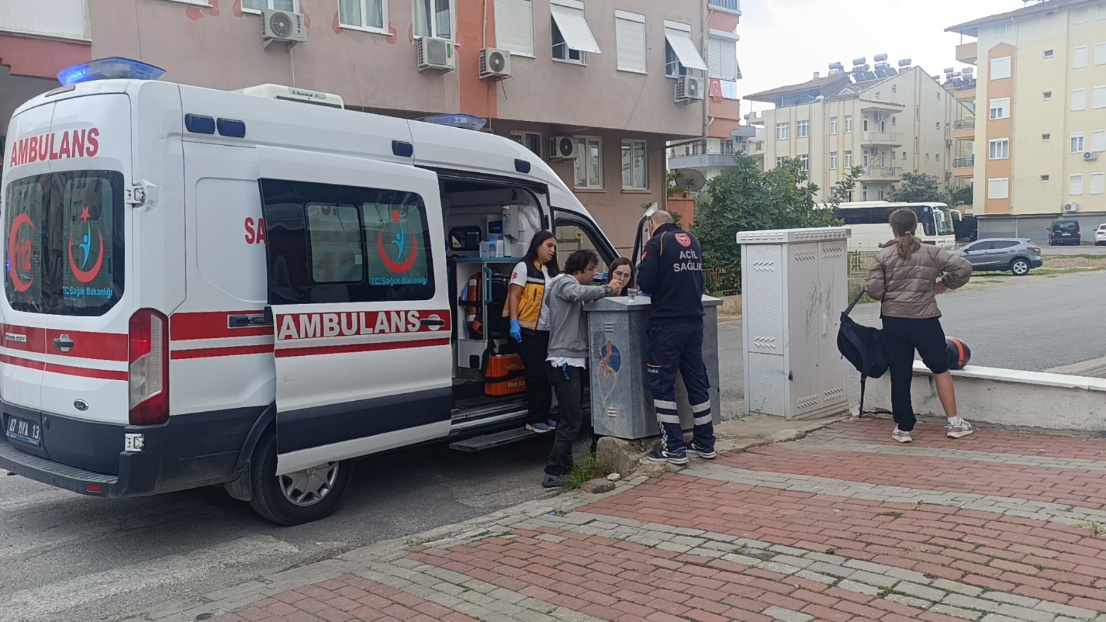 Hafif Ticari Araca Çarpmamak Için Devrildi (5)