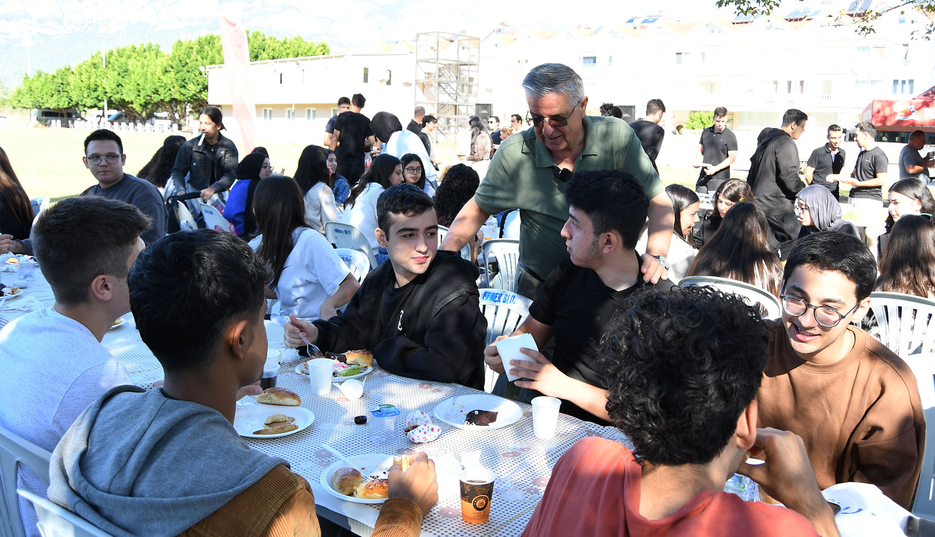 Hm Başkan Topaloğlu Öğrencilerin Misafiri Old (11)