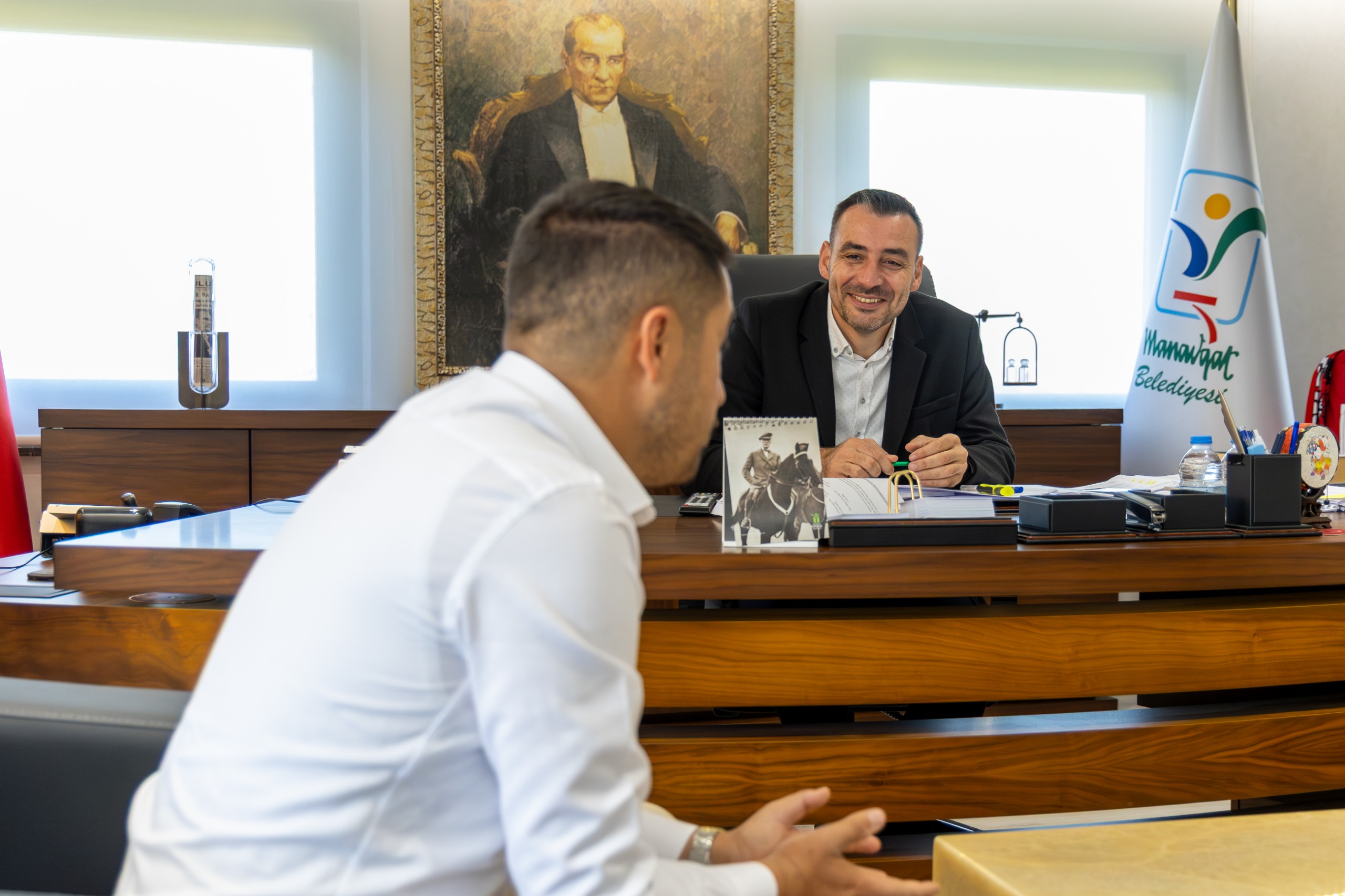 Hm Mi̇ni̇k Burçe’den Başkan Veki̇li̇ Çi̇çek’e Zi̇yare (1)