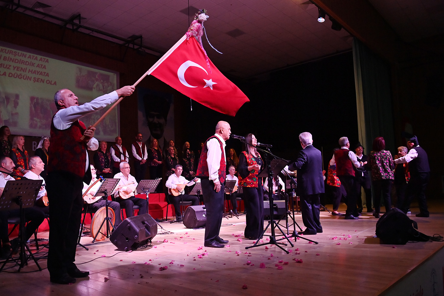 Hm “Öyküsüyle Türküsüyle Memleket Havalarimiz” Müzi̇k Şöleni̇ Kumluca’da Büyük Beğeni̇ Top (6)