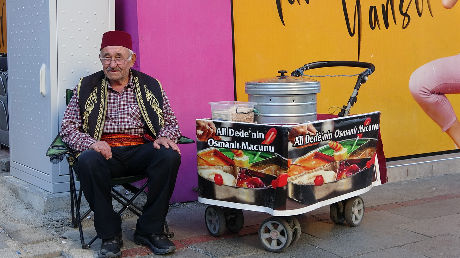 Isparta'da 11 Yaşında Başladığı Mesleğinde 65 Yıldır Sokaklarda (2)