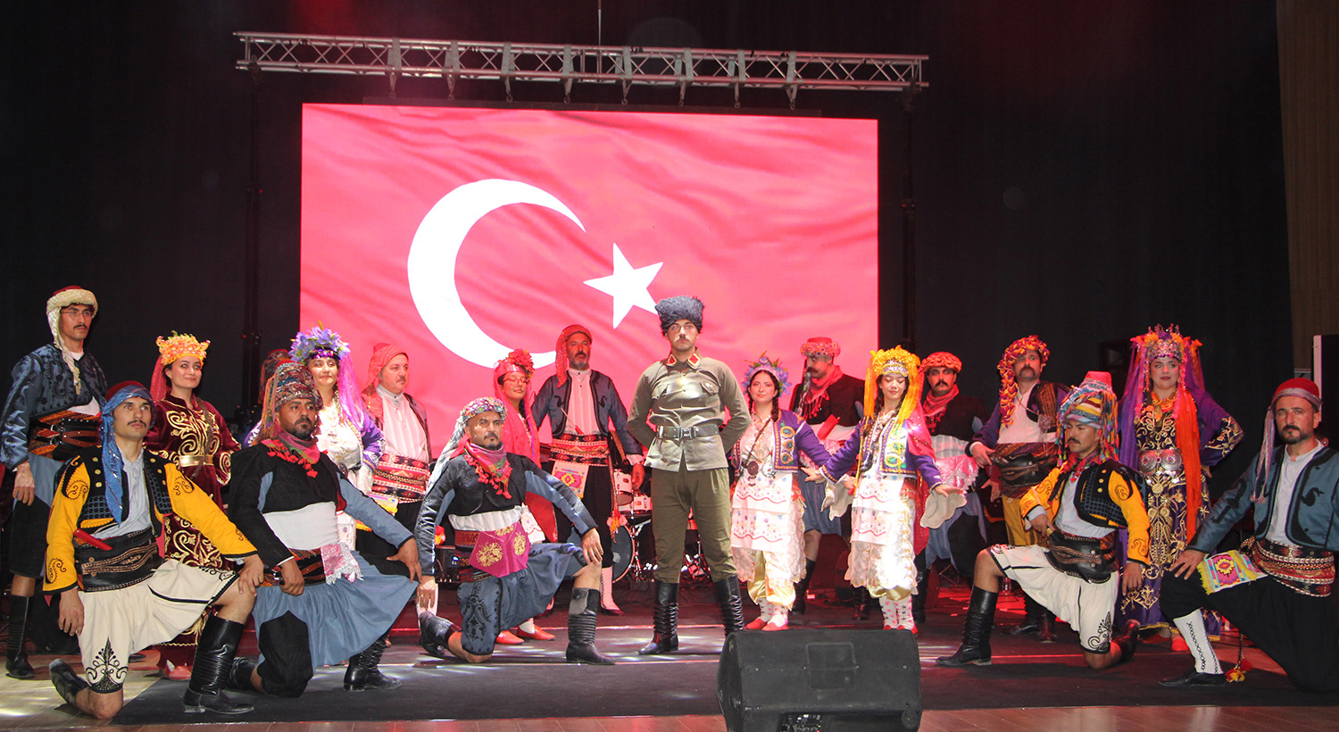 K U M L U C A D A C U M H U R I Y E T B A Y R A M I E T K I N L I K L E 989107 293538