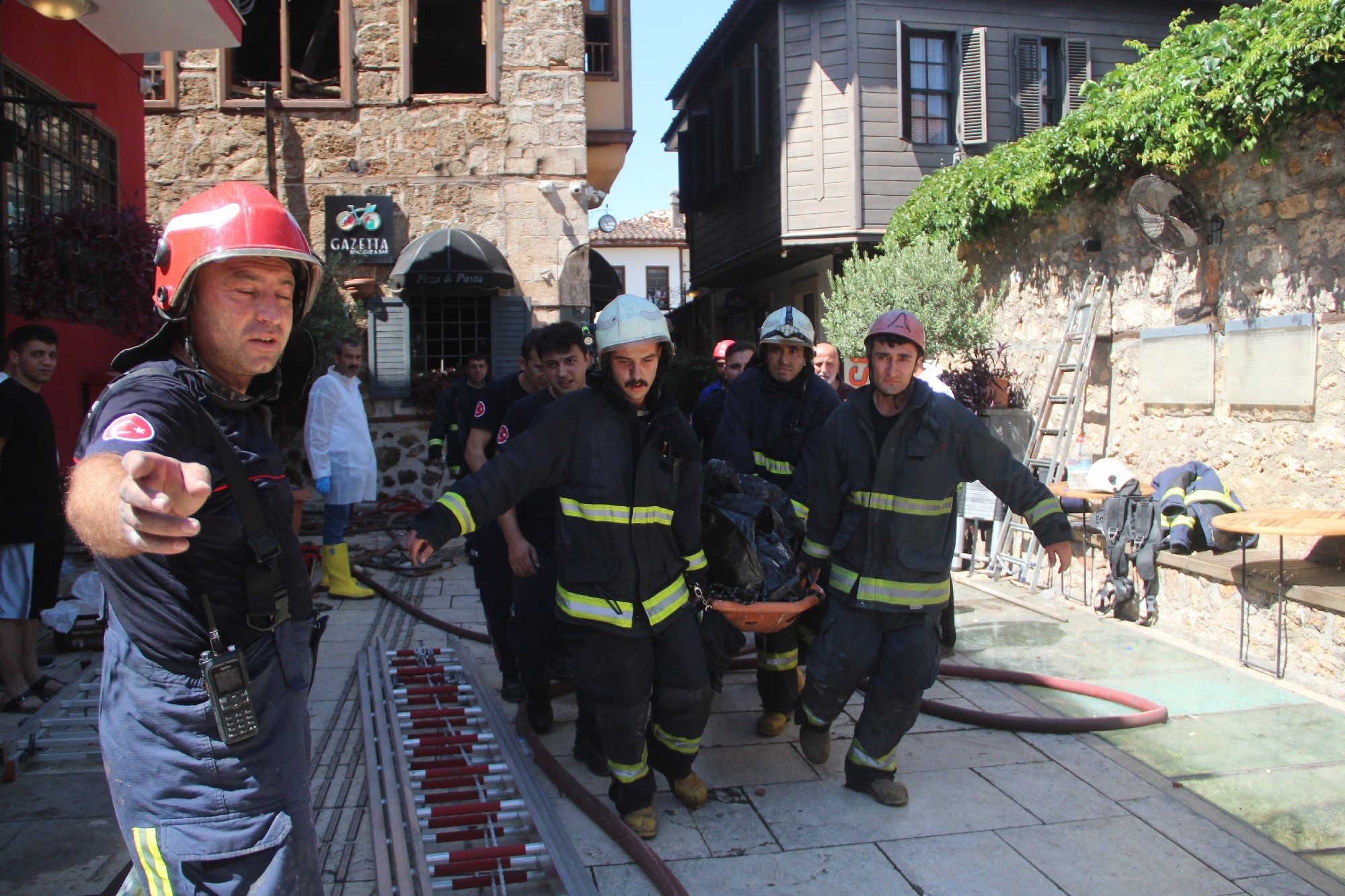 Kaleiçi’nde 2 Kişinin Öldüğü Otel Yangını Davasında Bilirkişi Raporu Beklenecek (1)