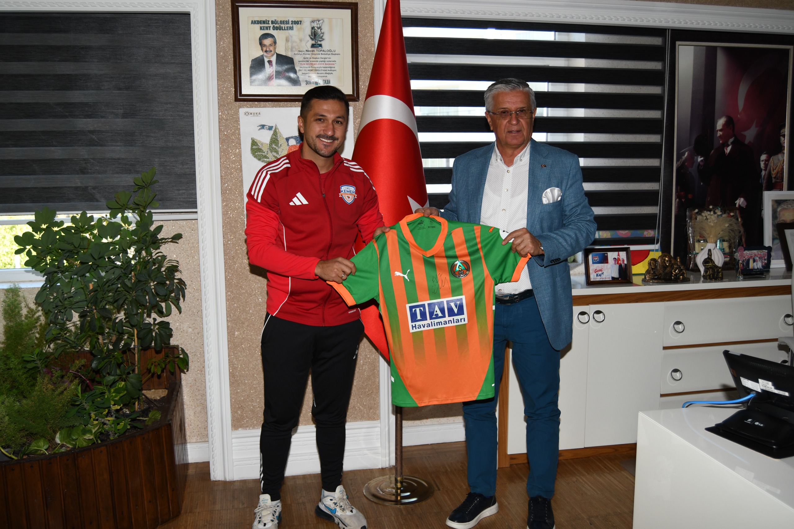 Kemer Belediye Merkez Spor Yönetiminden Başkan Topaloğlu’na Ziyaret (2)