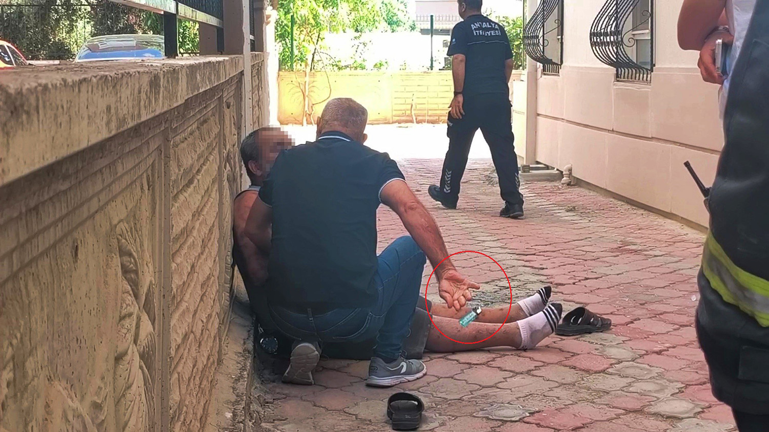 Kendini Yaklamk Istedi 01