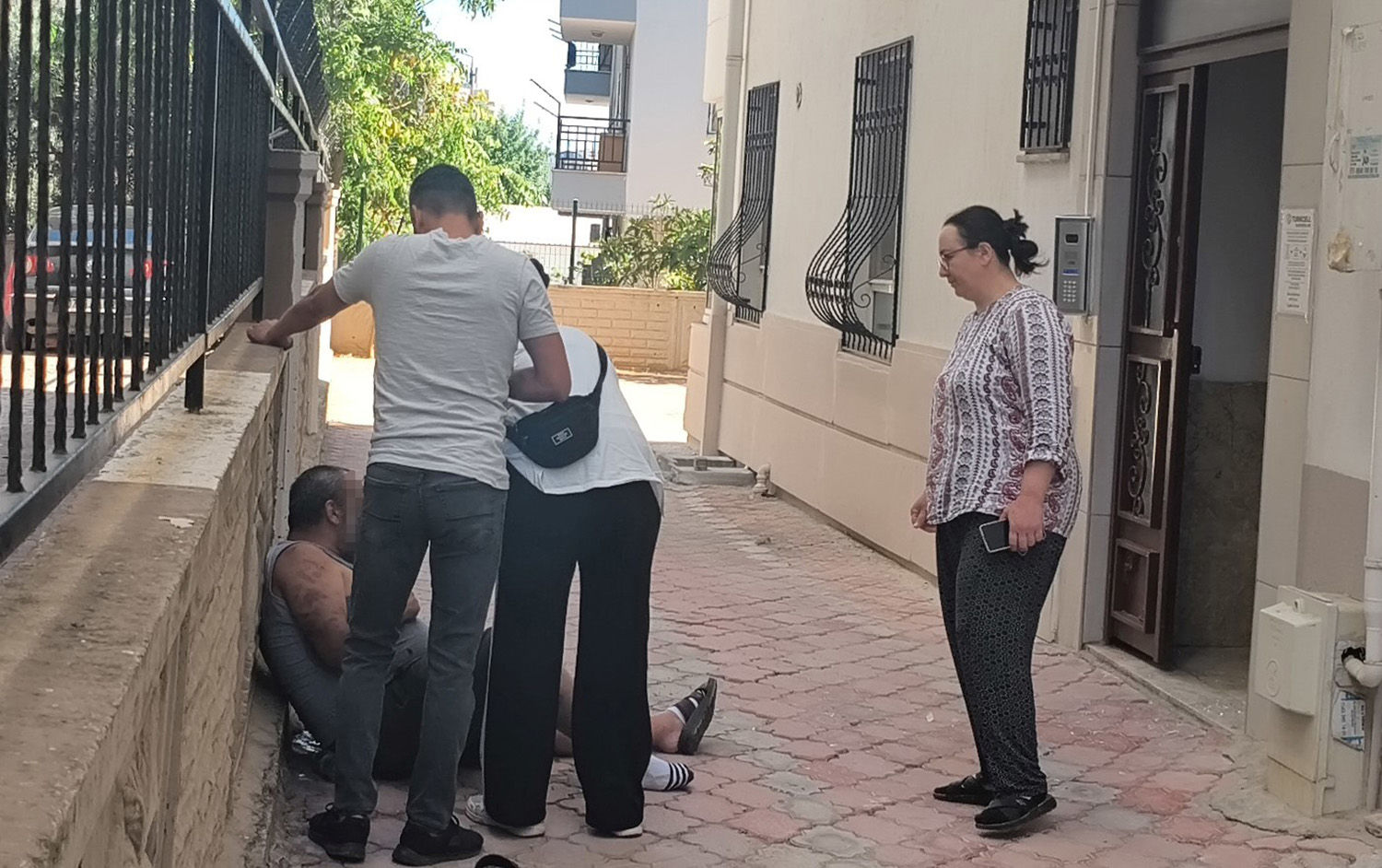 Kendini Yaklamk Istedi 03
