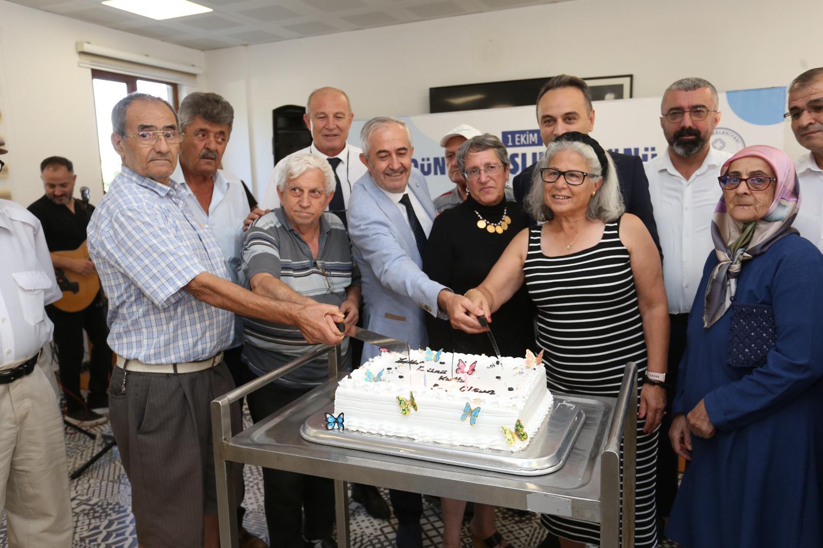 Kepez Sefkat Ve Huzurevinde Renkli Etkinlik Cicekler Dikildi, Gonuller Isindi 2