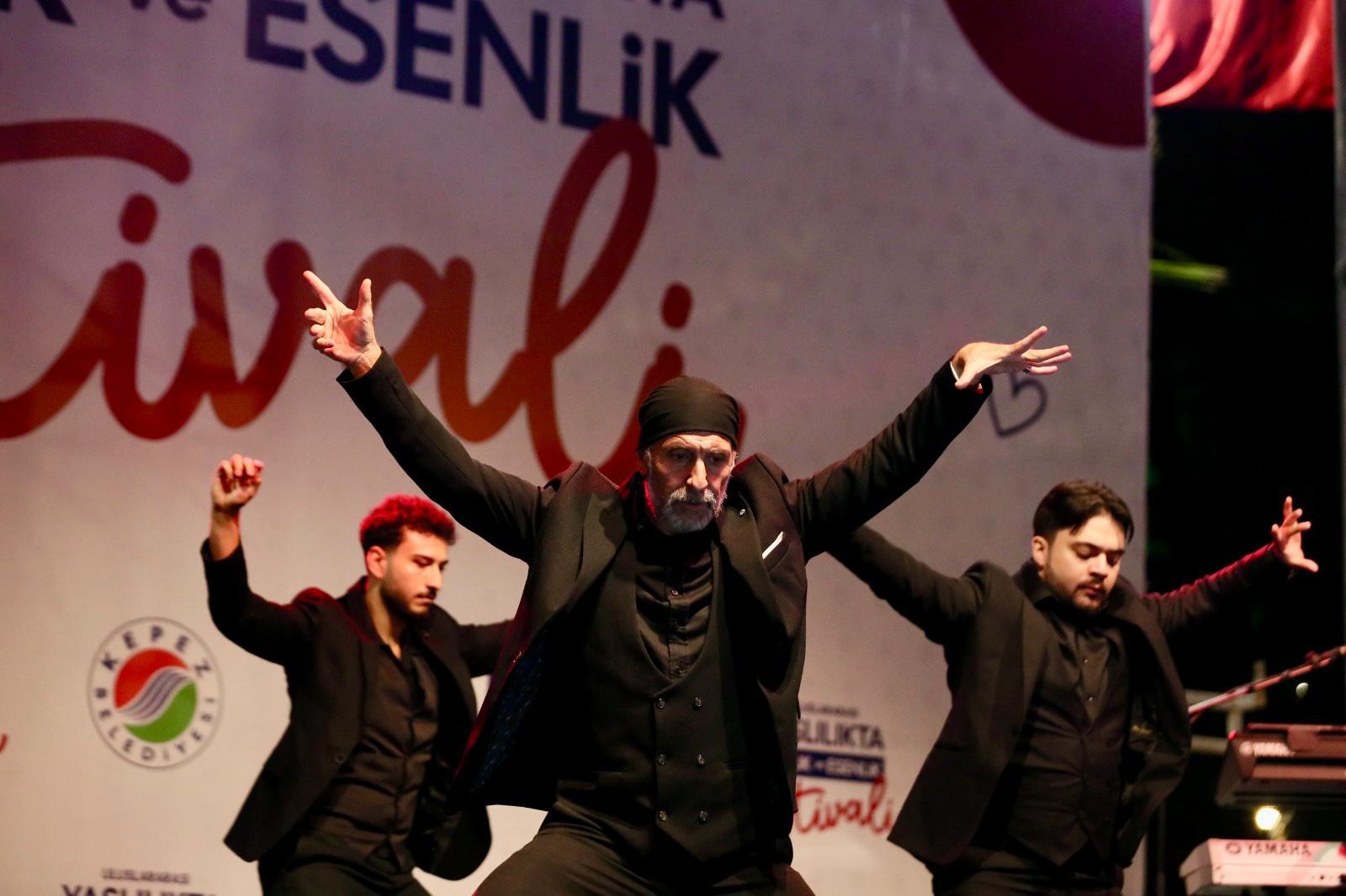 Kepez, Yaslilarin Bariyerini Kaldirdi 21