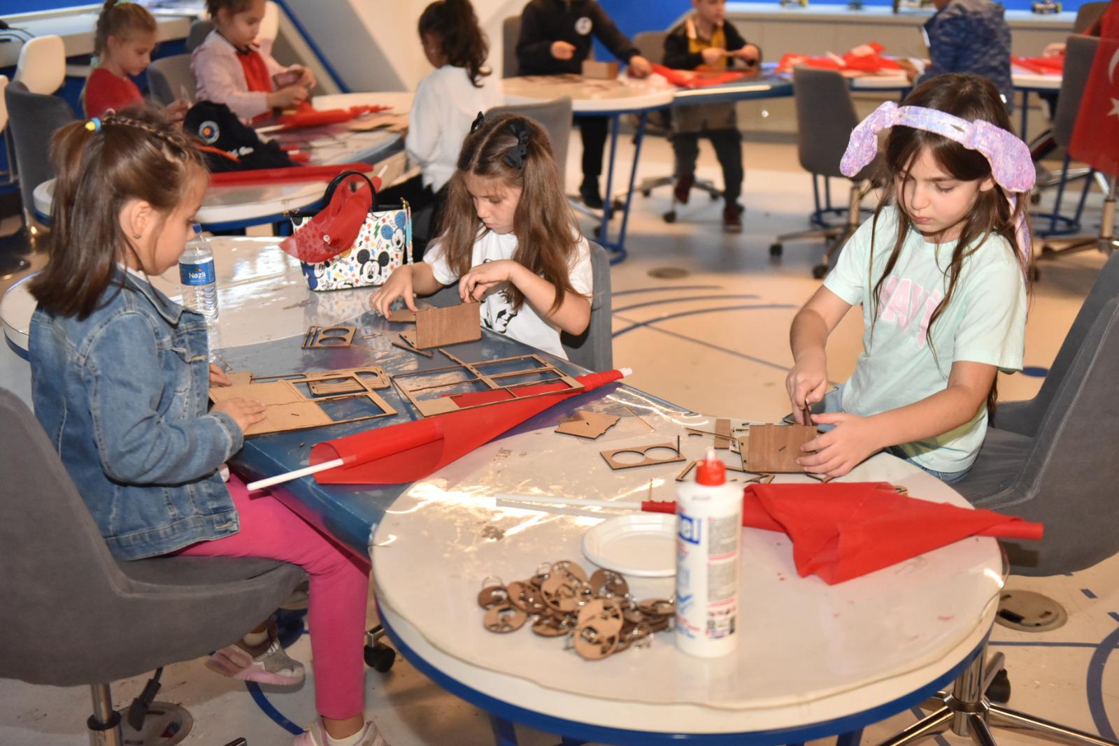 Kepezde Cumhuriyet Bayraminda Ataturk Ve Bilim Konusuldu 9