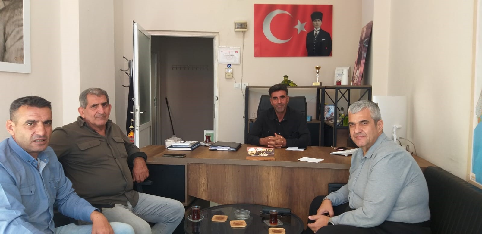 Mahallelerin Sorunlarını Sahada Dinliyor (2)