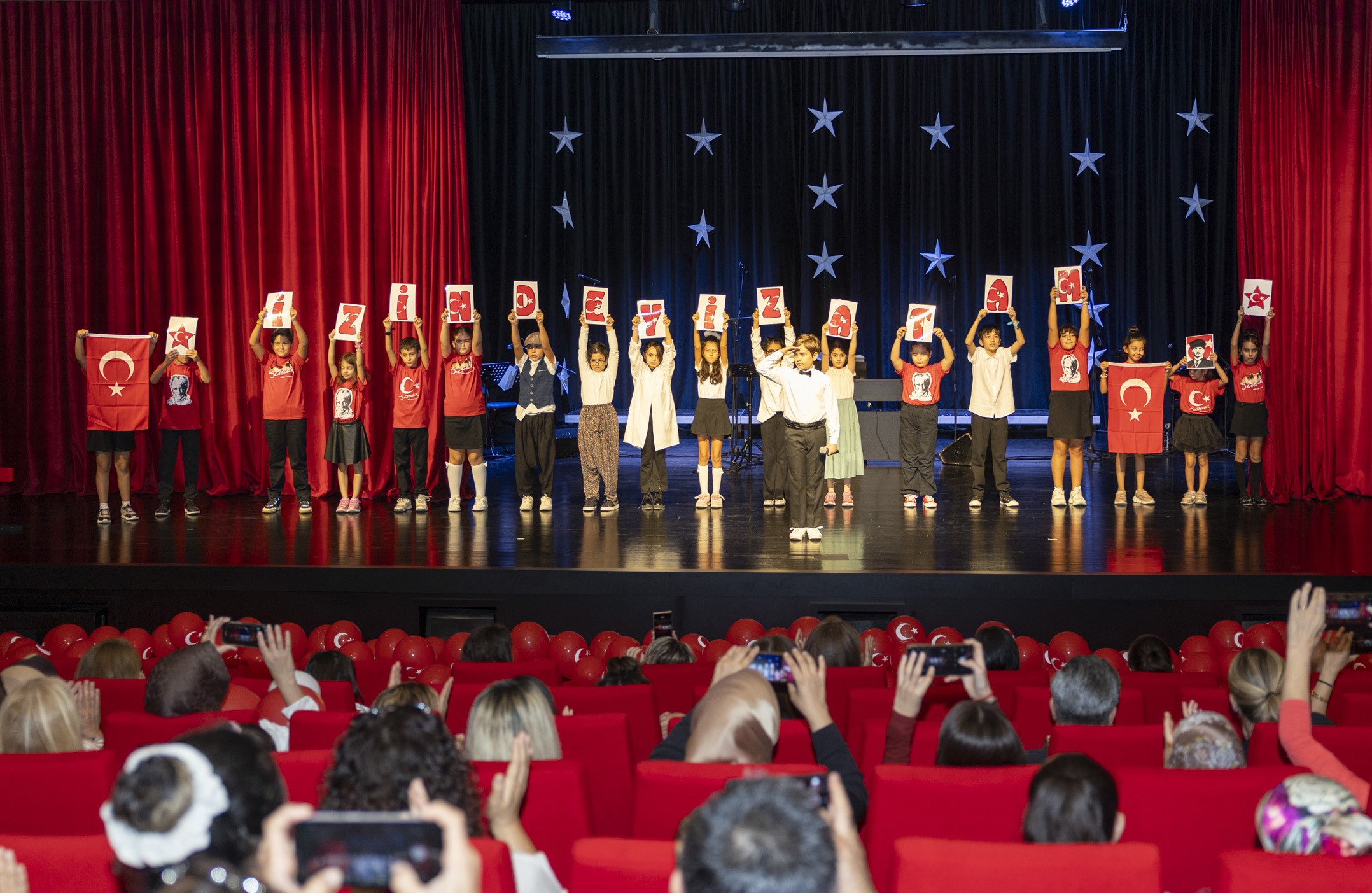 Mersin'de Çocuk Kampüsleri 29 Ekim Coşkusunda Tek Yürek Oldu (3)