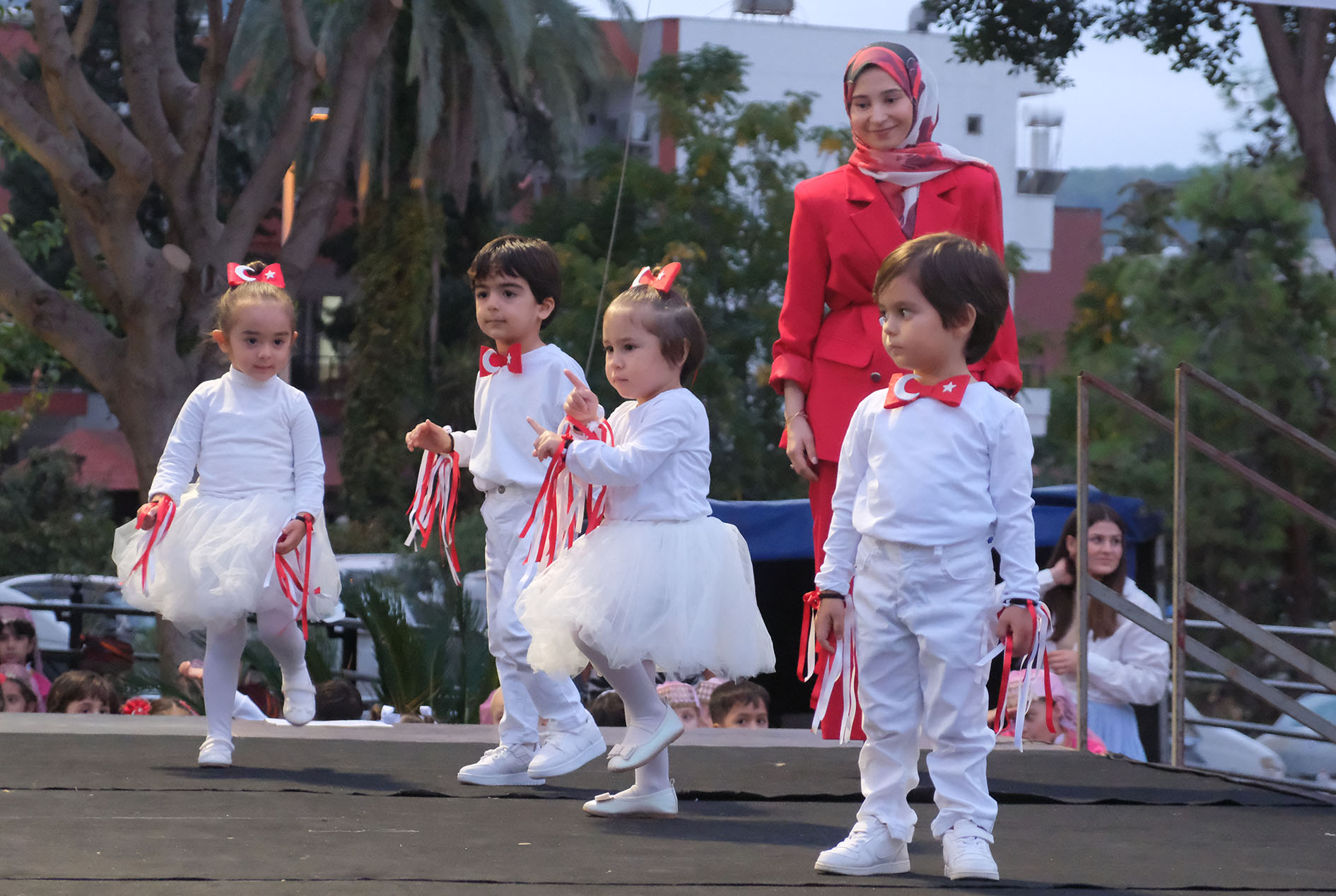 Minik Öğrencilerden Cumhuriyet Bayramı Kutlaması (2)