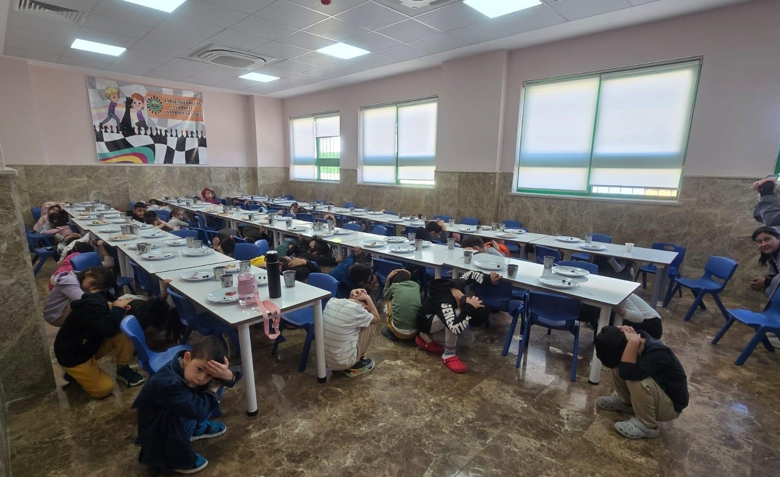Okullarda Eş Zamanlı Afet Tatbikatı Gerçekleştirildi (1)