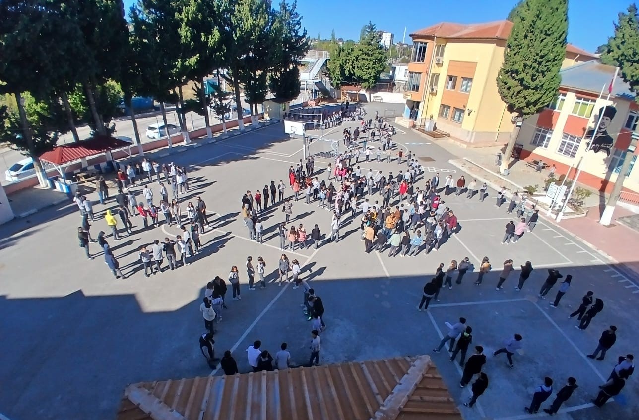 Okullarda Eş Zamanlı Afet Tatbikatı Gerçekleştirildi (2)
