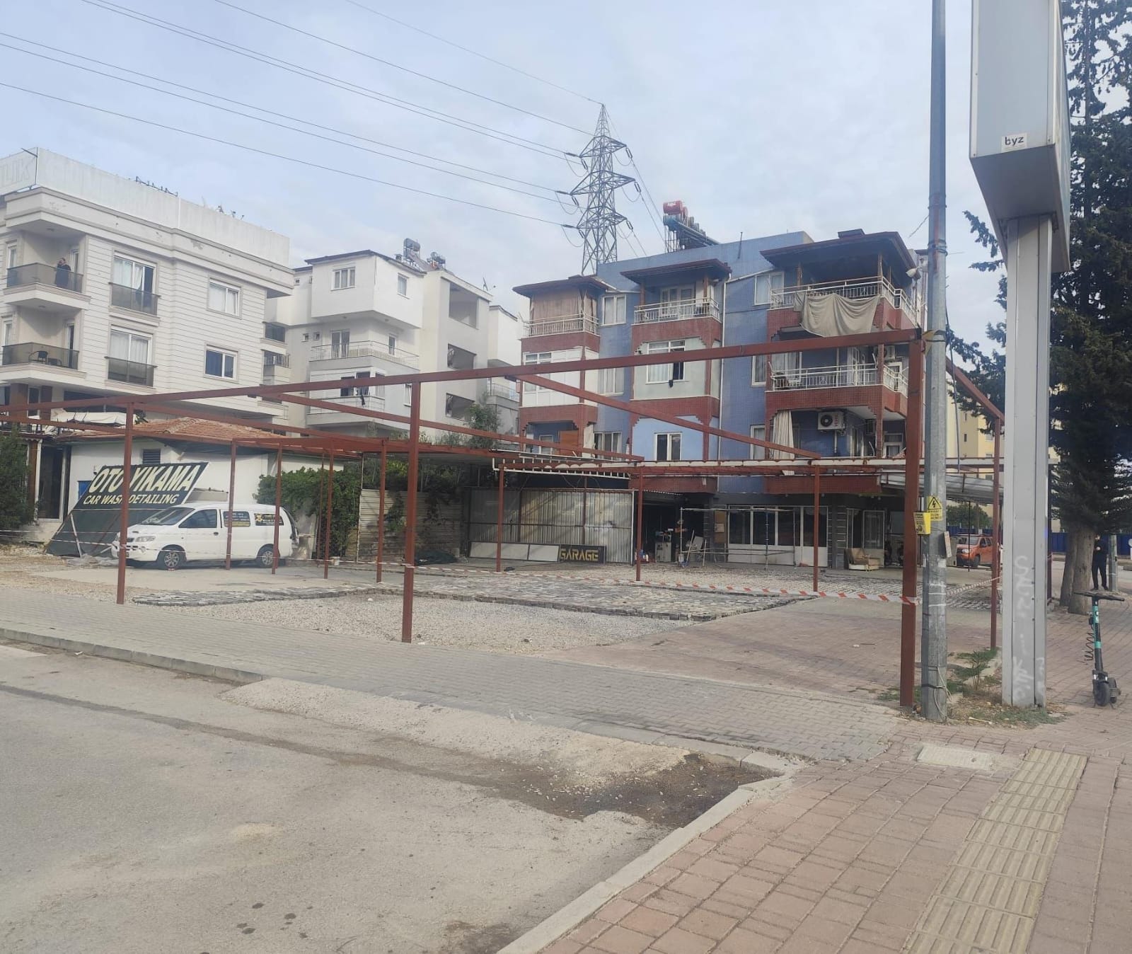 Oto Yikamaci Rant Icin Kaldirim Kapatti (1)