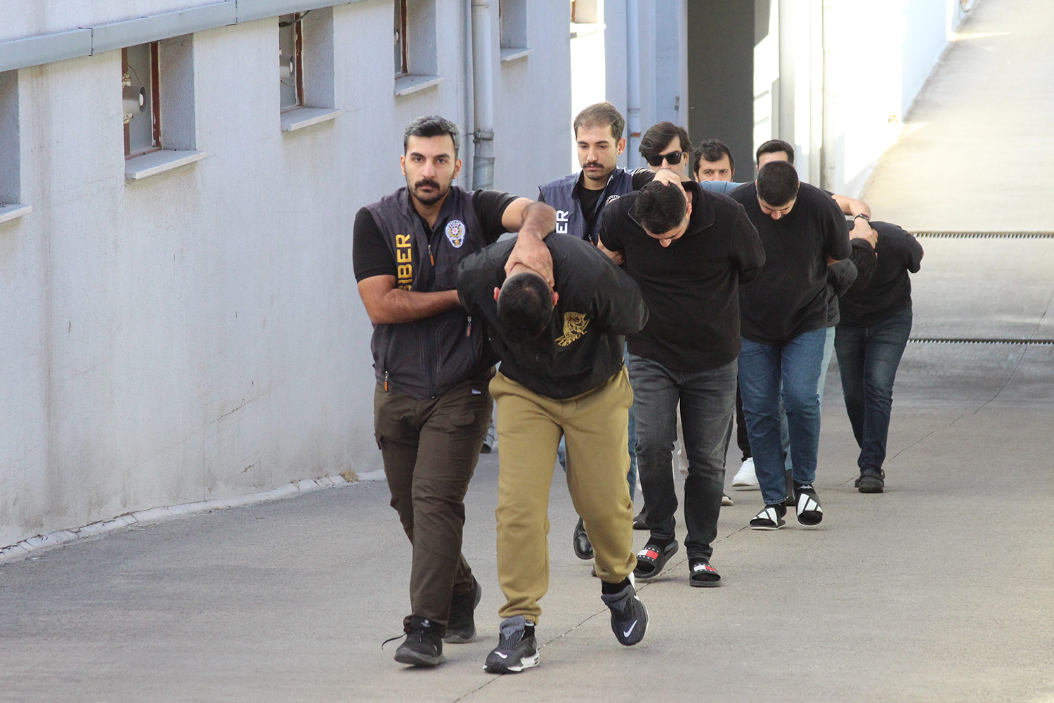 Otomobil Ilanıyla 1 Milyon Liralık Dolandırıcılık (2)