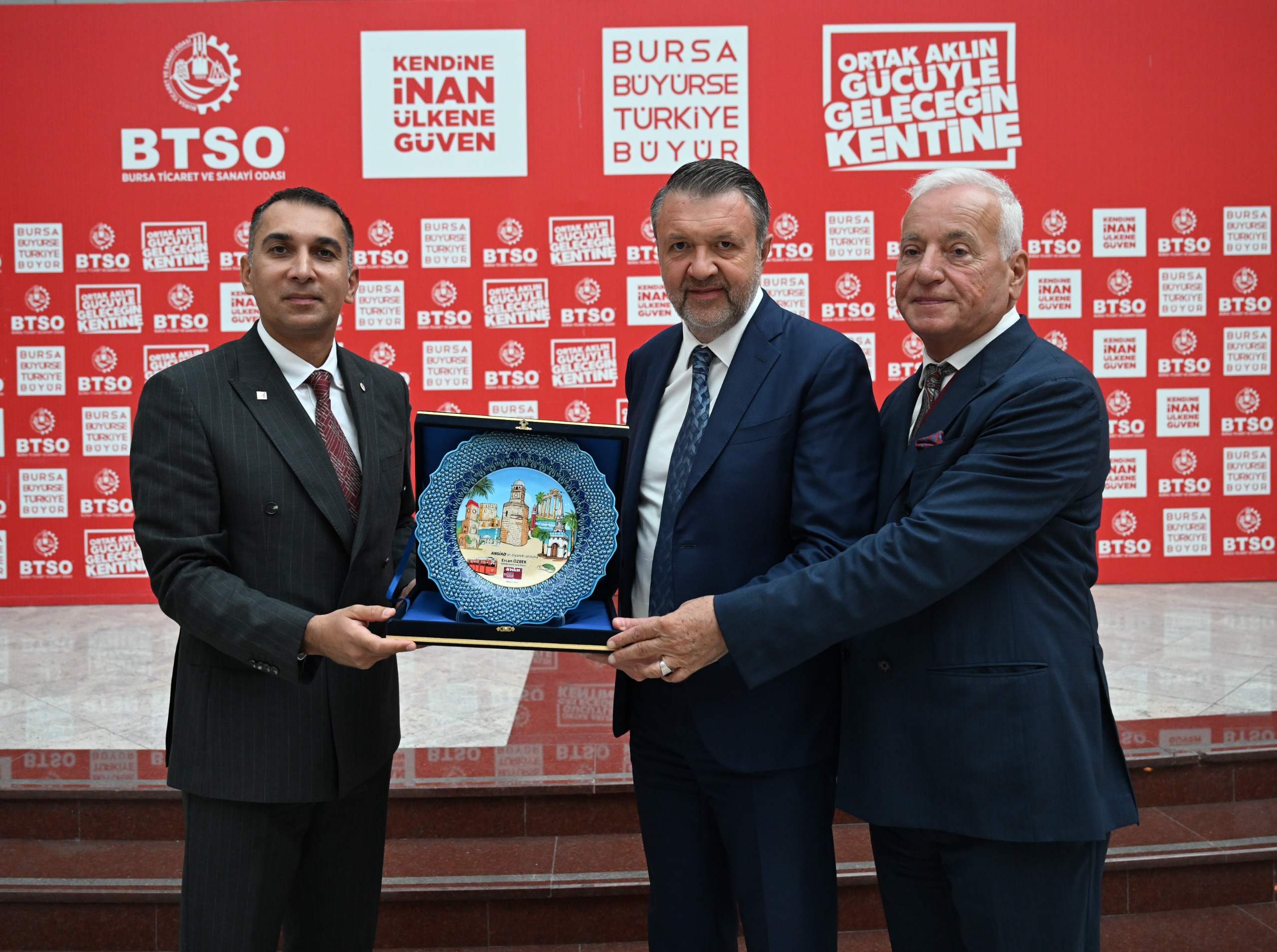 Sanayinin Dönüşümünü Yerinde Gözlemledi (4)