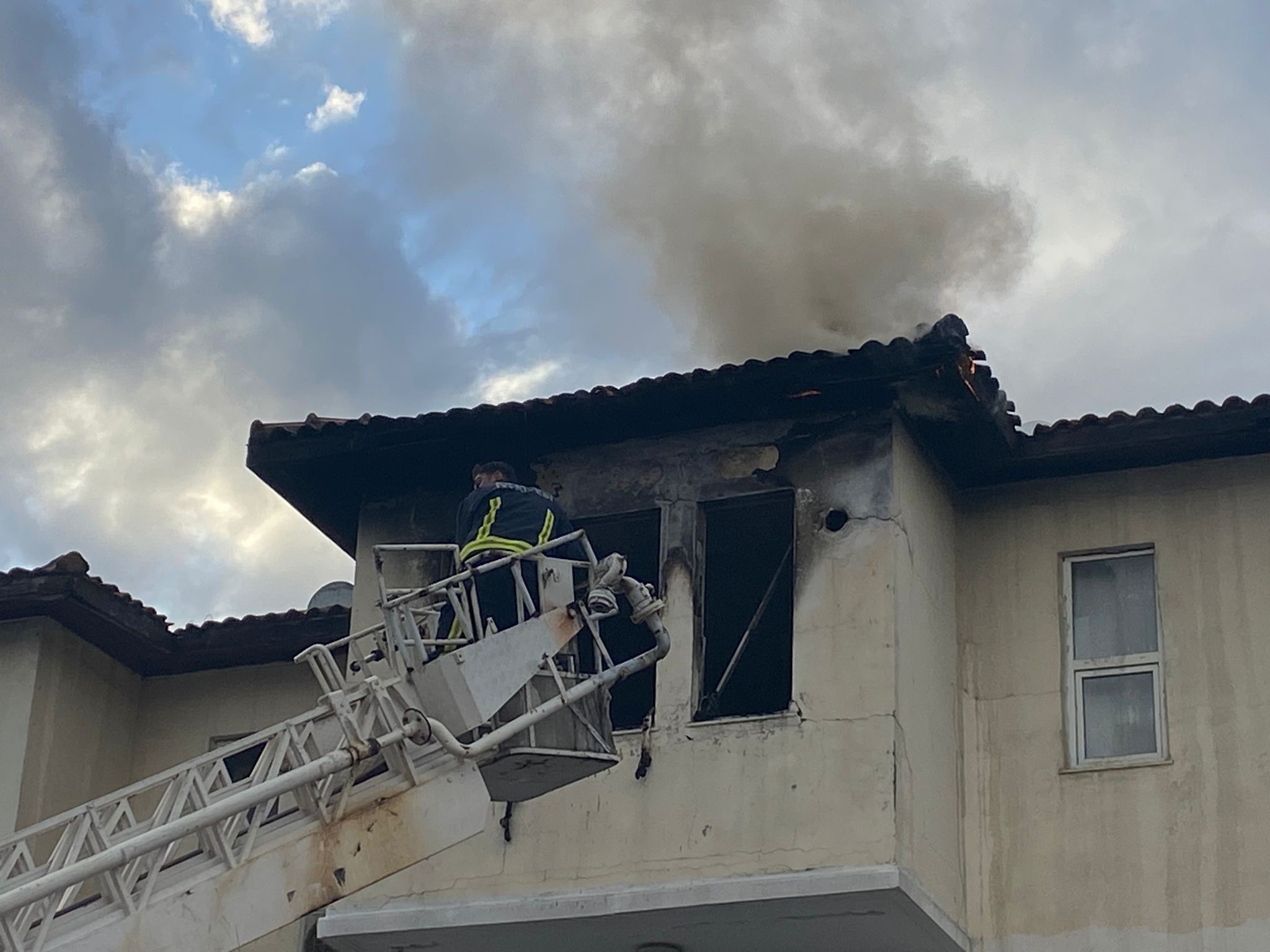 Serikte Apartman Dairesi Alev Alev Yandi (2)