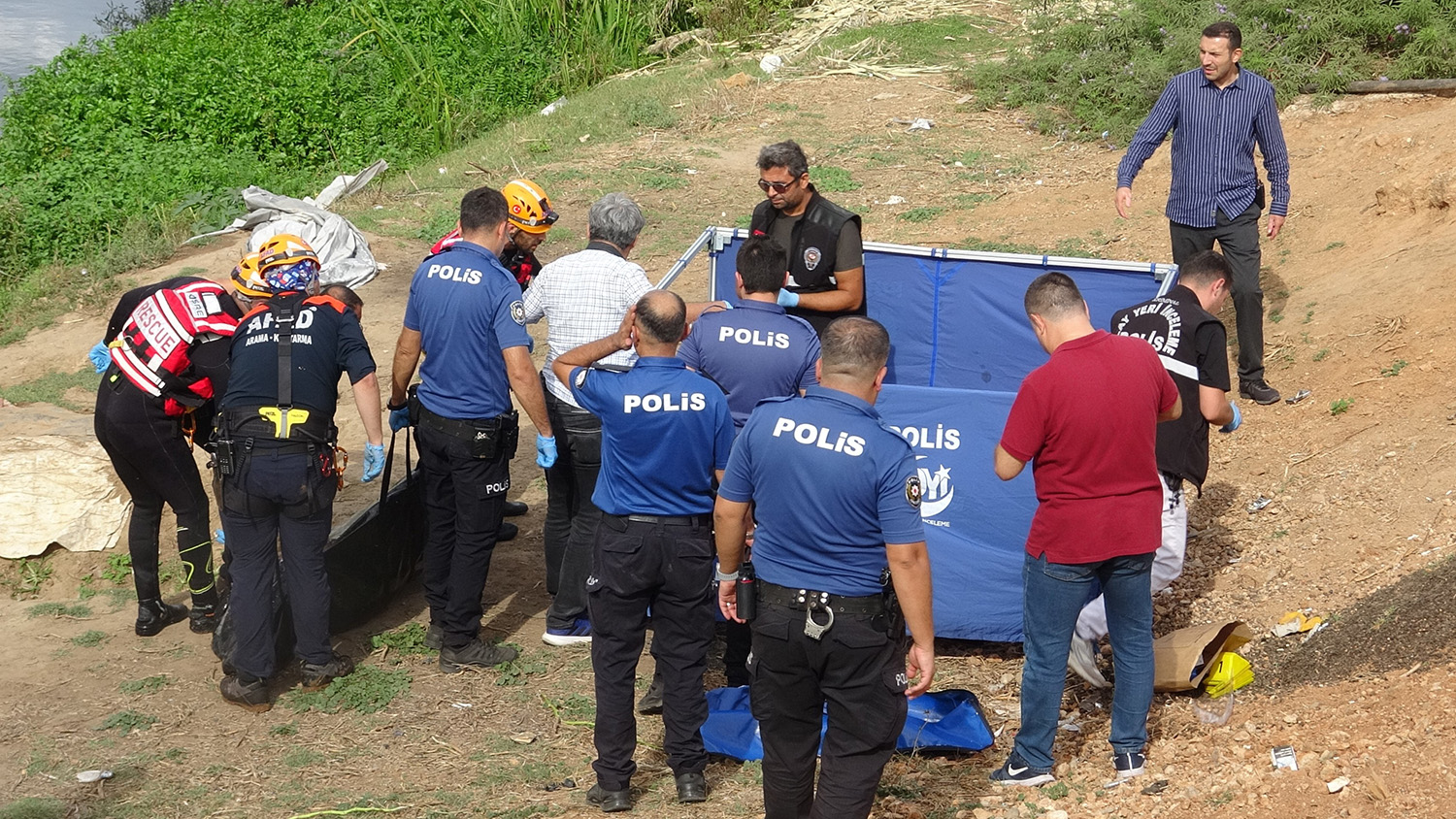 Su Teresi Toplarken, Otlara Takılmış Şekilde Ceset Buldular (7)