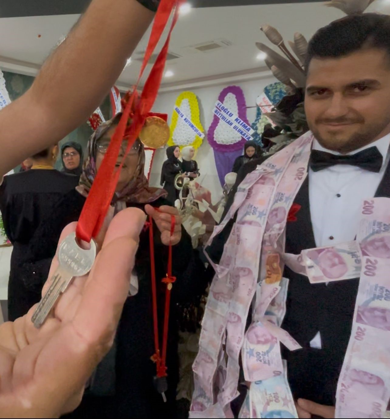 Tek Torununa Düğünde Takı Olarak Ev, Araba Ve Tarla Hediye Etti (2)