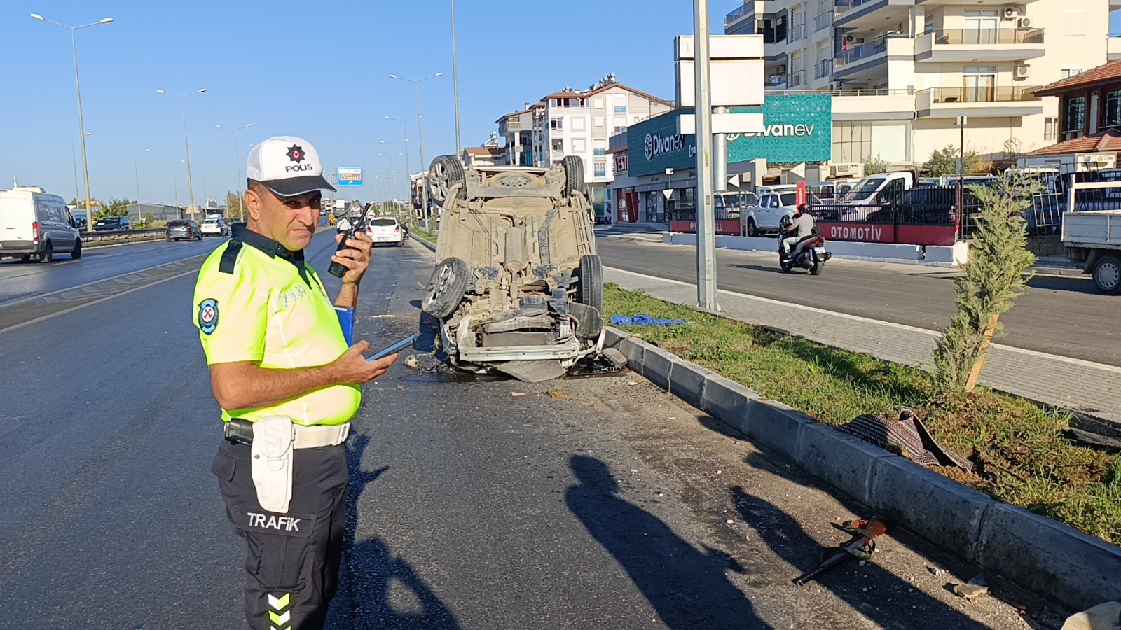 Tırla Çarpışan Araç Havada Takla Atıp Ters Döndü, Sürücü Hafif Yaralandı (4)