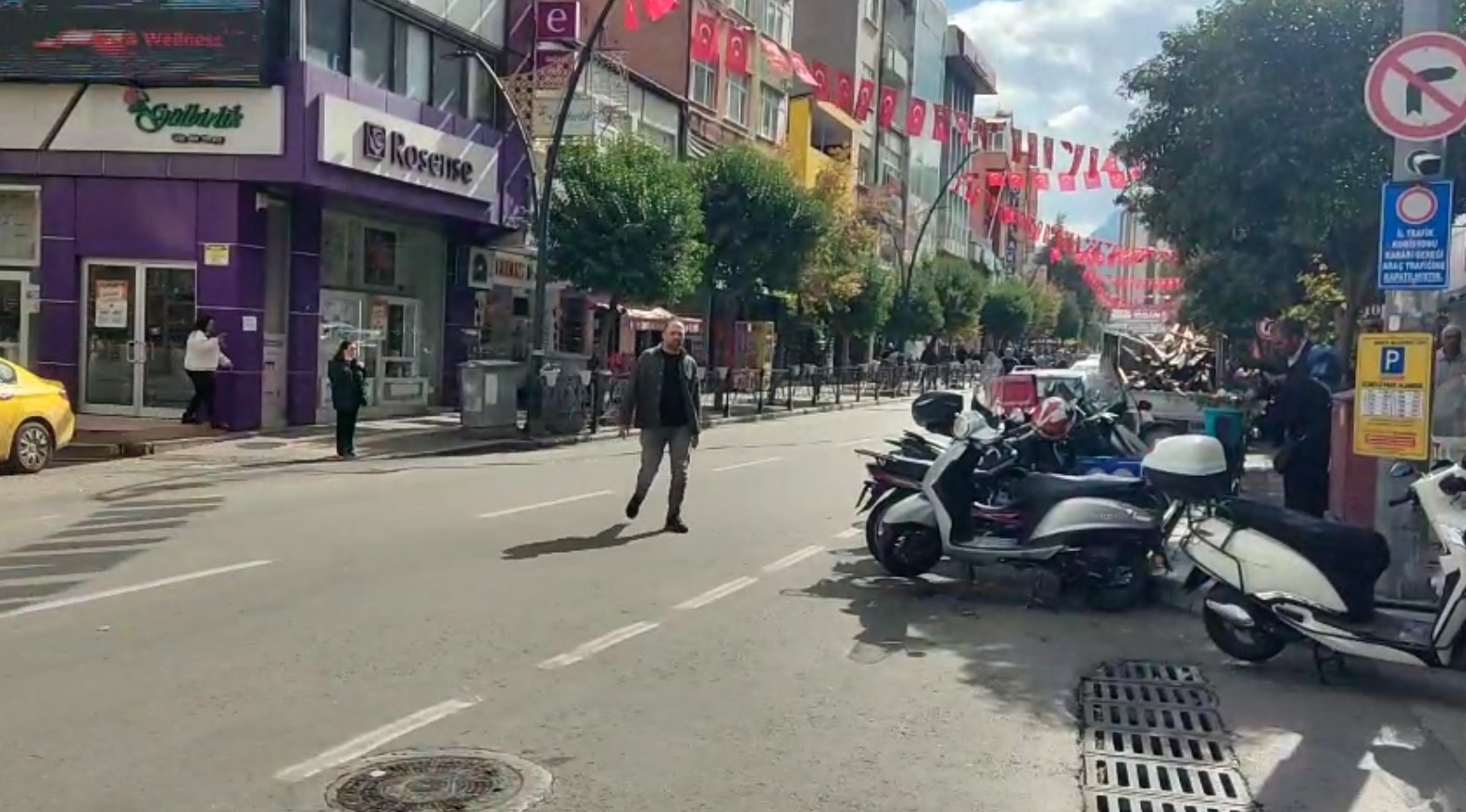 Yaşlı Kadına Otomobille Çarpıp Oy Yerinden Kaçan Sürücü Kayıplara Karıştı (4)