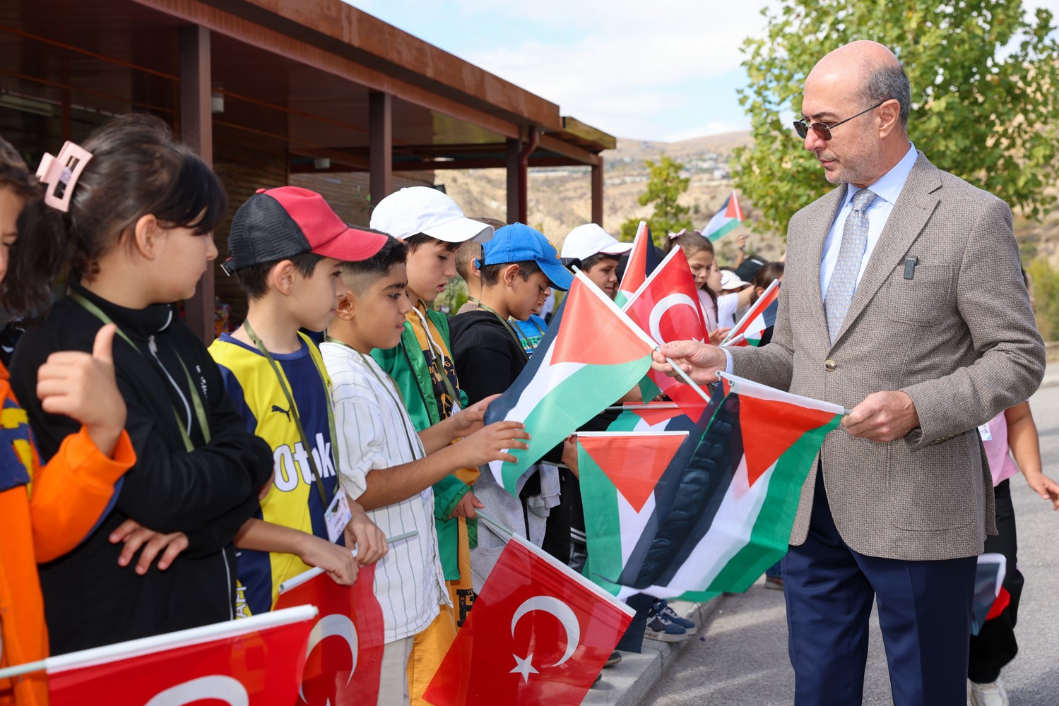 Yeni Eğitim Kuruma Övgü Yağdırdı (3)