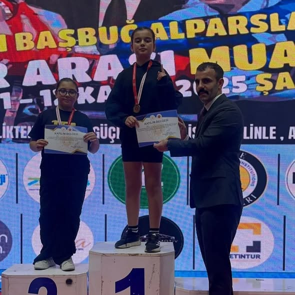 11 Yaşındaki Ezgi Antalya’nın Gururu Oldu (2)