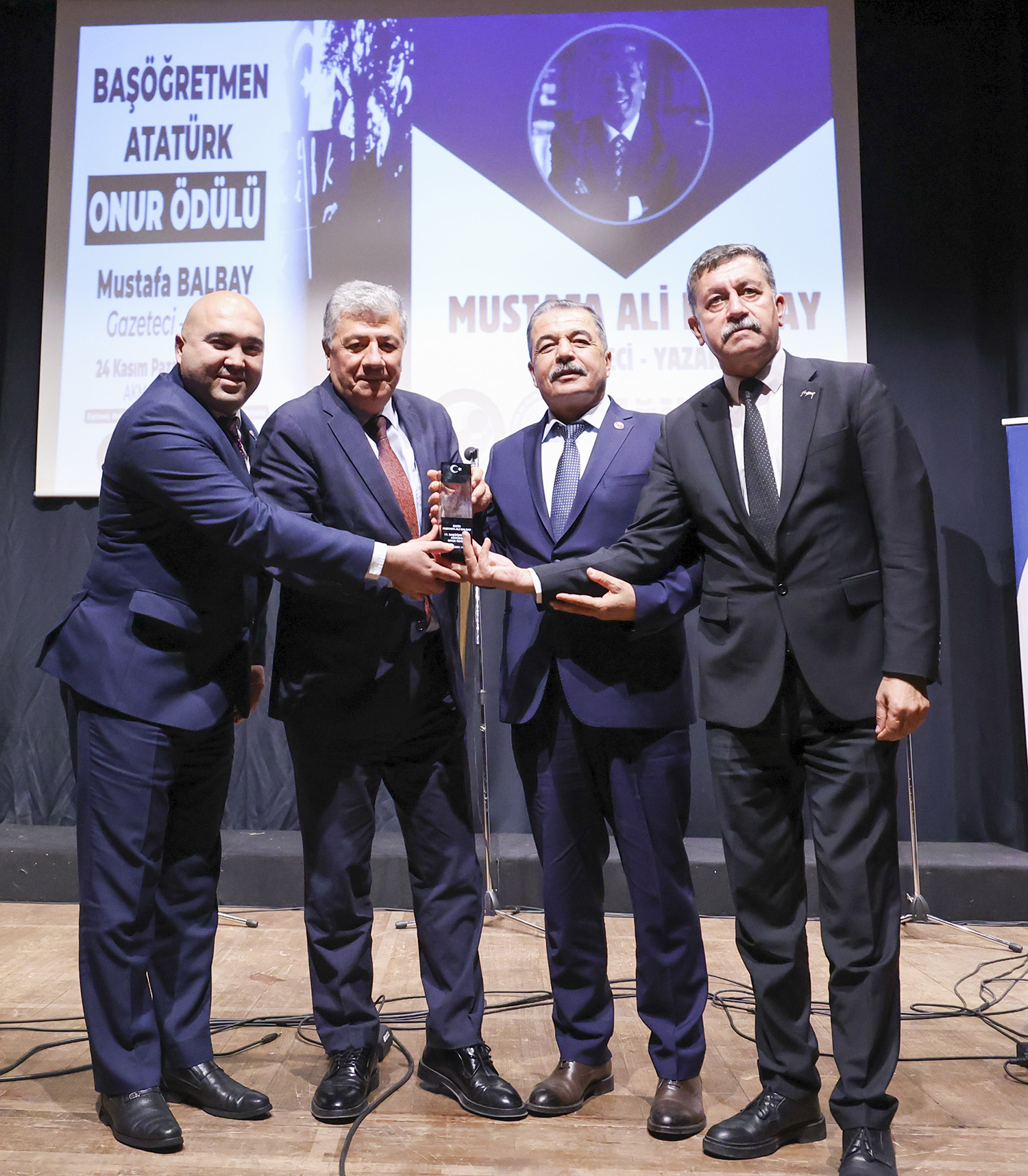 17. Başöğretmen Atatürk Onur Ödülü Balbay'ın (6)