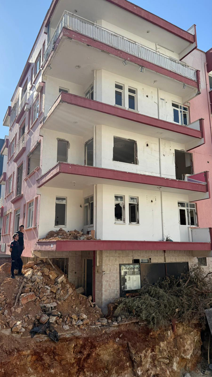 4 K A T L I M E T R U K B I N A D A Y A N G I N C I K T I 1 E R 1019220 302393