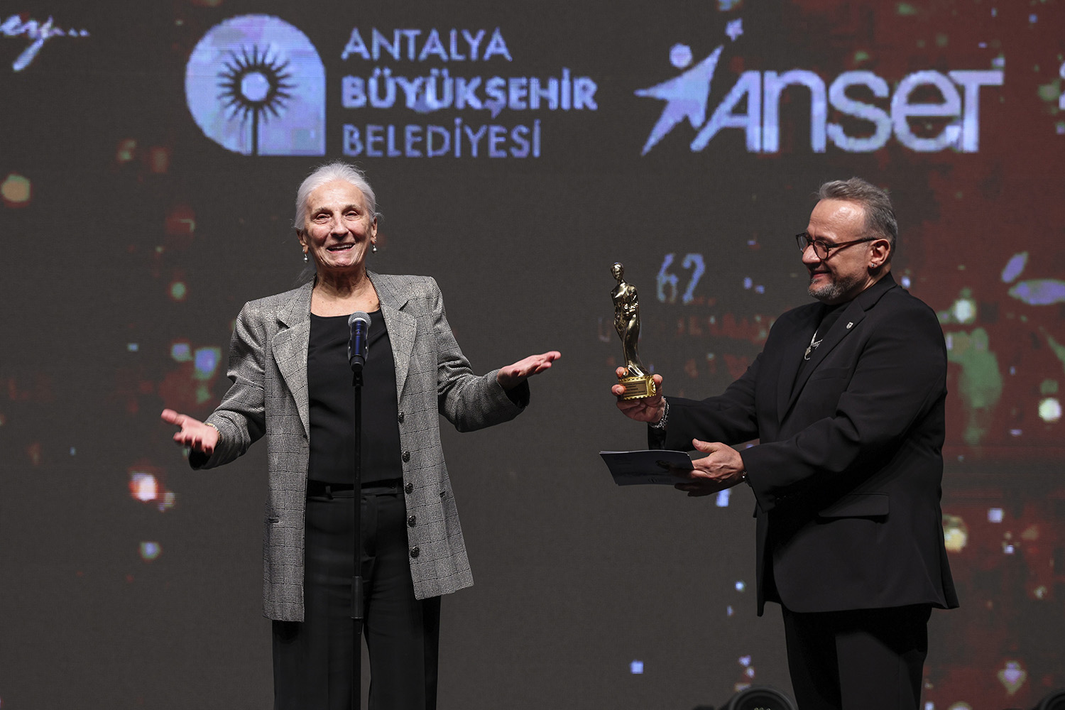 62. Altın Portakal'a ‘Tavşan İmparatorluğu' 7 Ödülle Damga Vurdu (5)