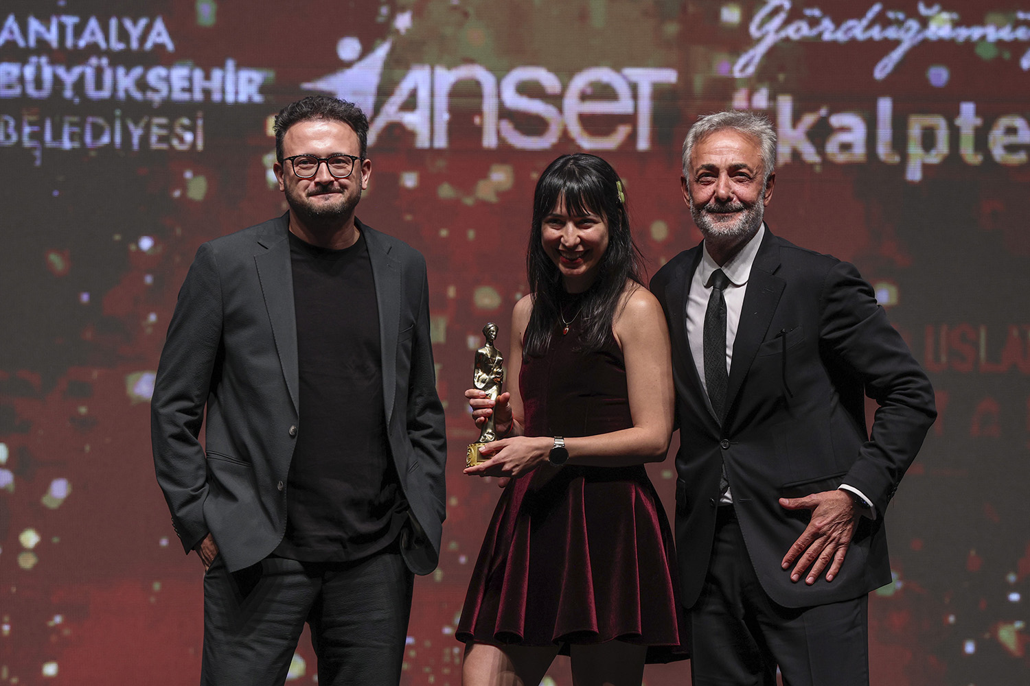 62. Altın Portakal'a ‘Tavşan İmparatorluğu' 7 Ödülle Damga Vurdu (8)